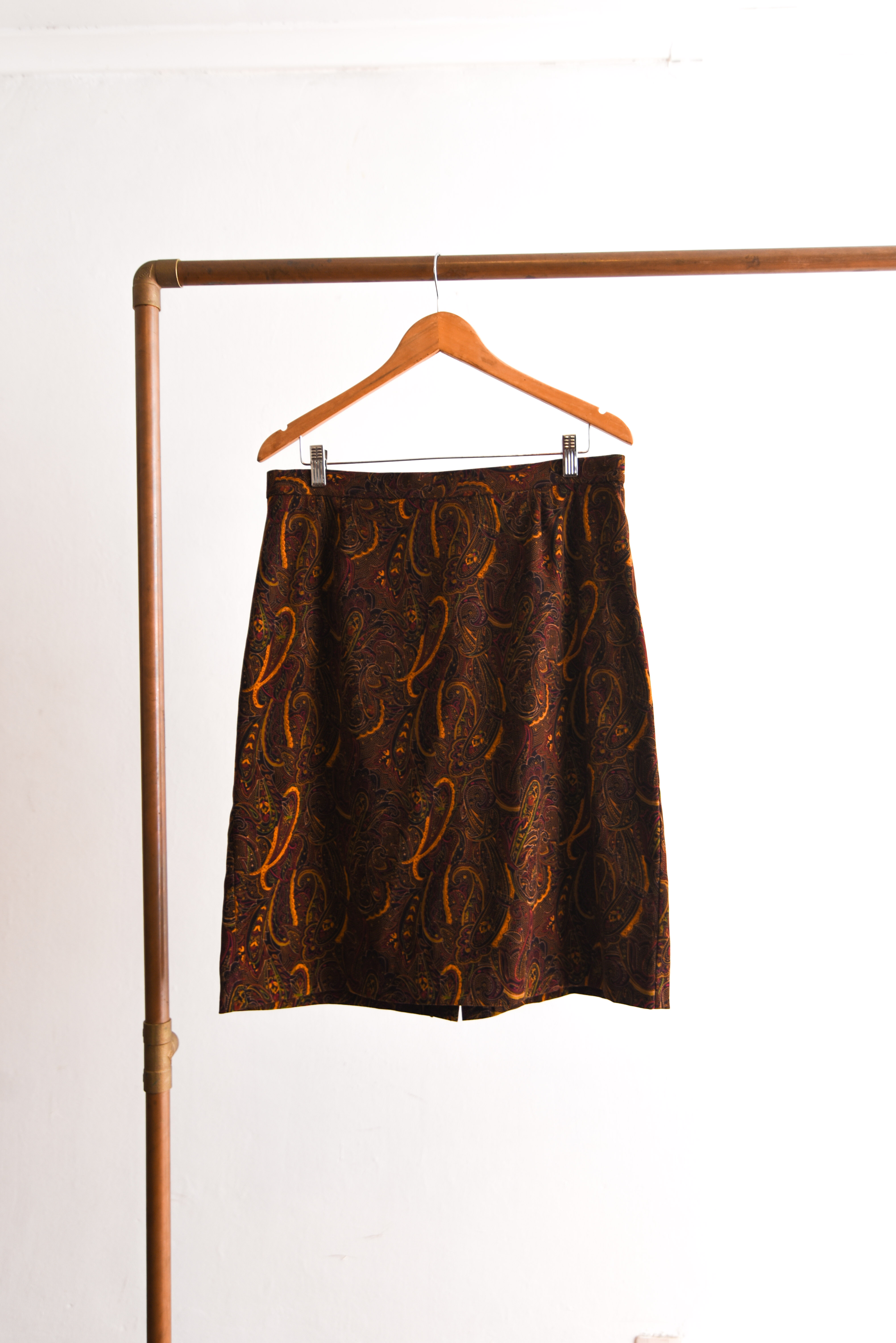 Falda café print paisley vntg