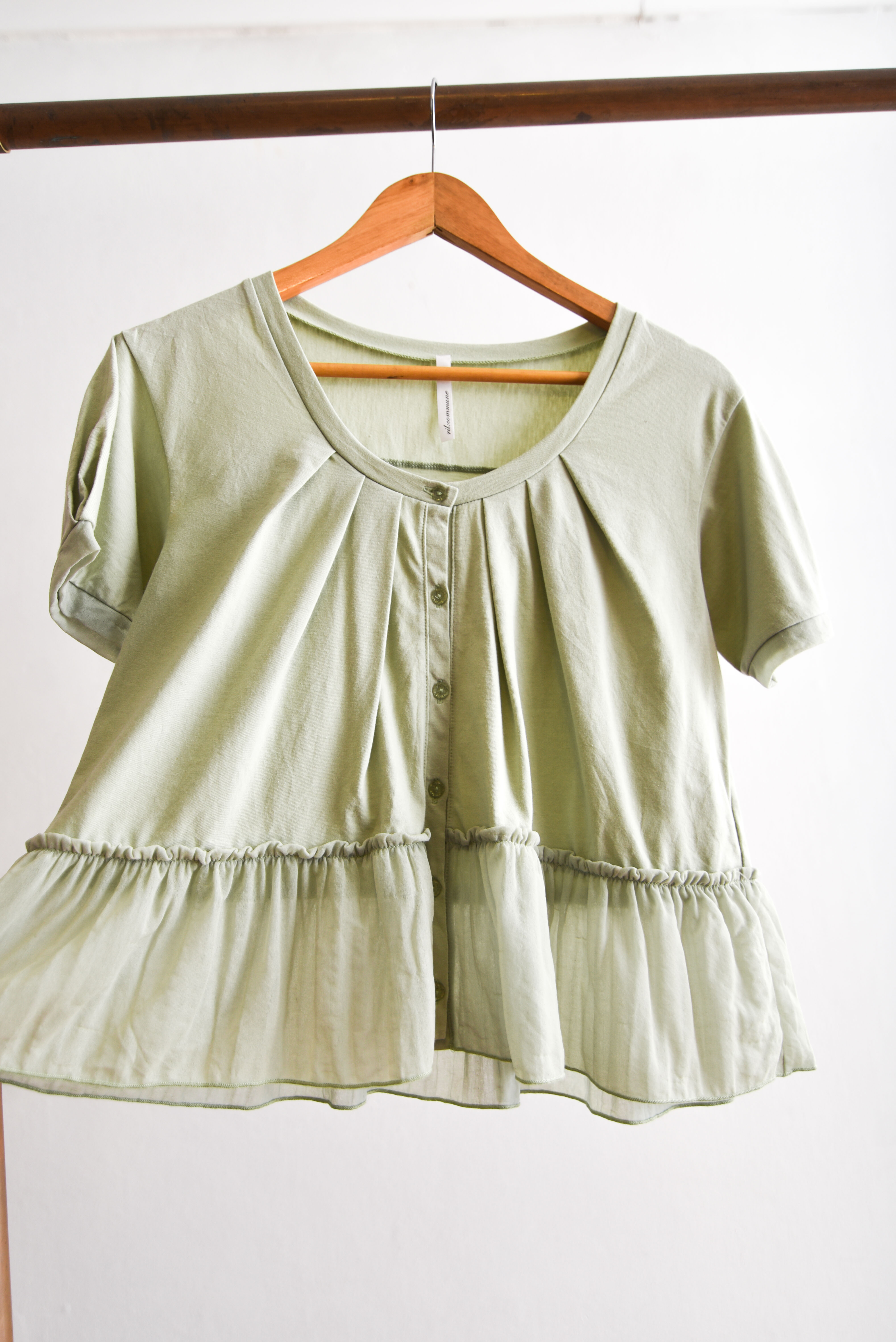 Polera verde pastel vuelos