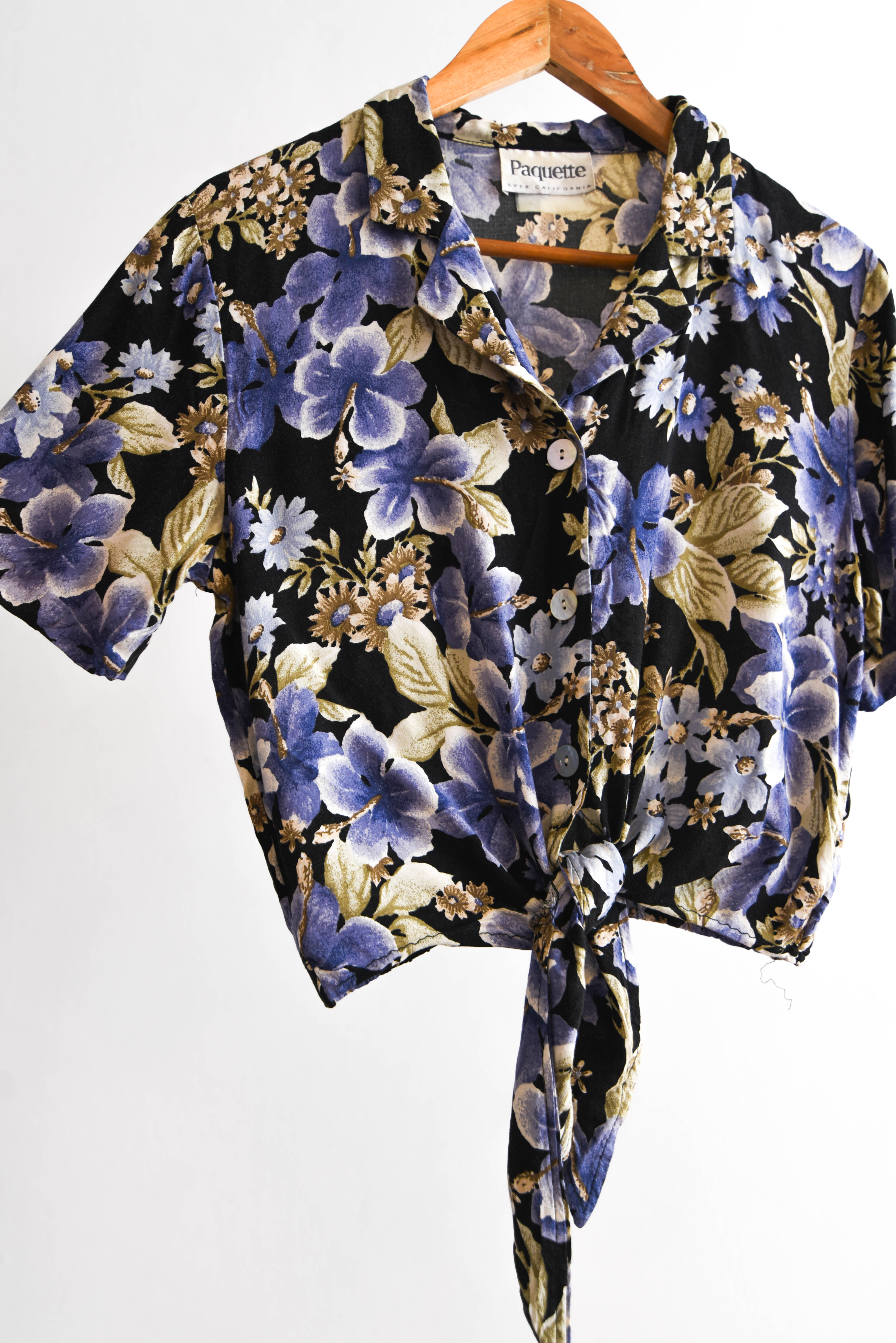 Camisa guayabera nudo floral