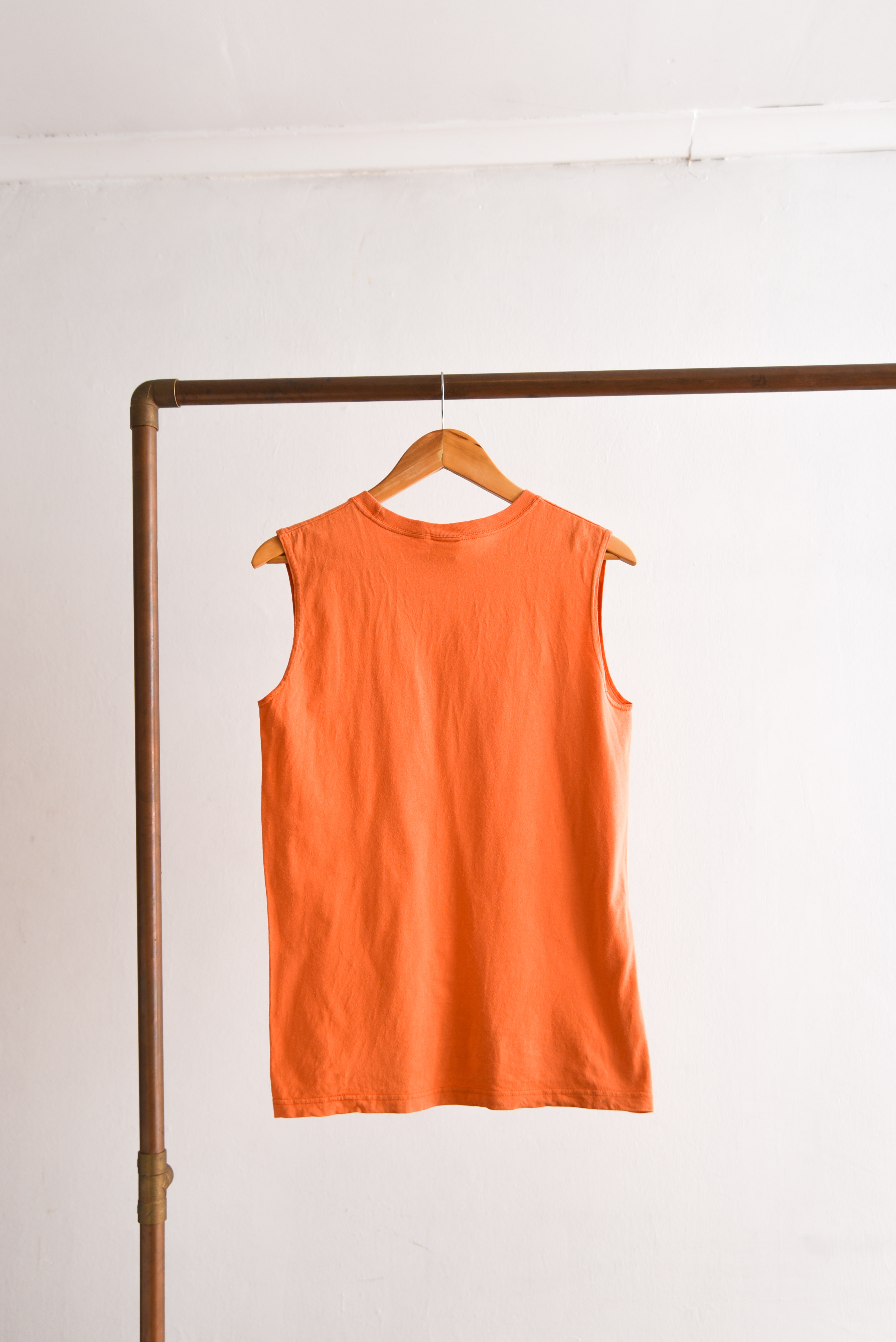 Polera sporty naranja 90s