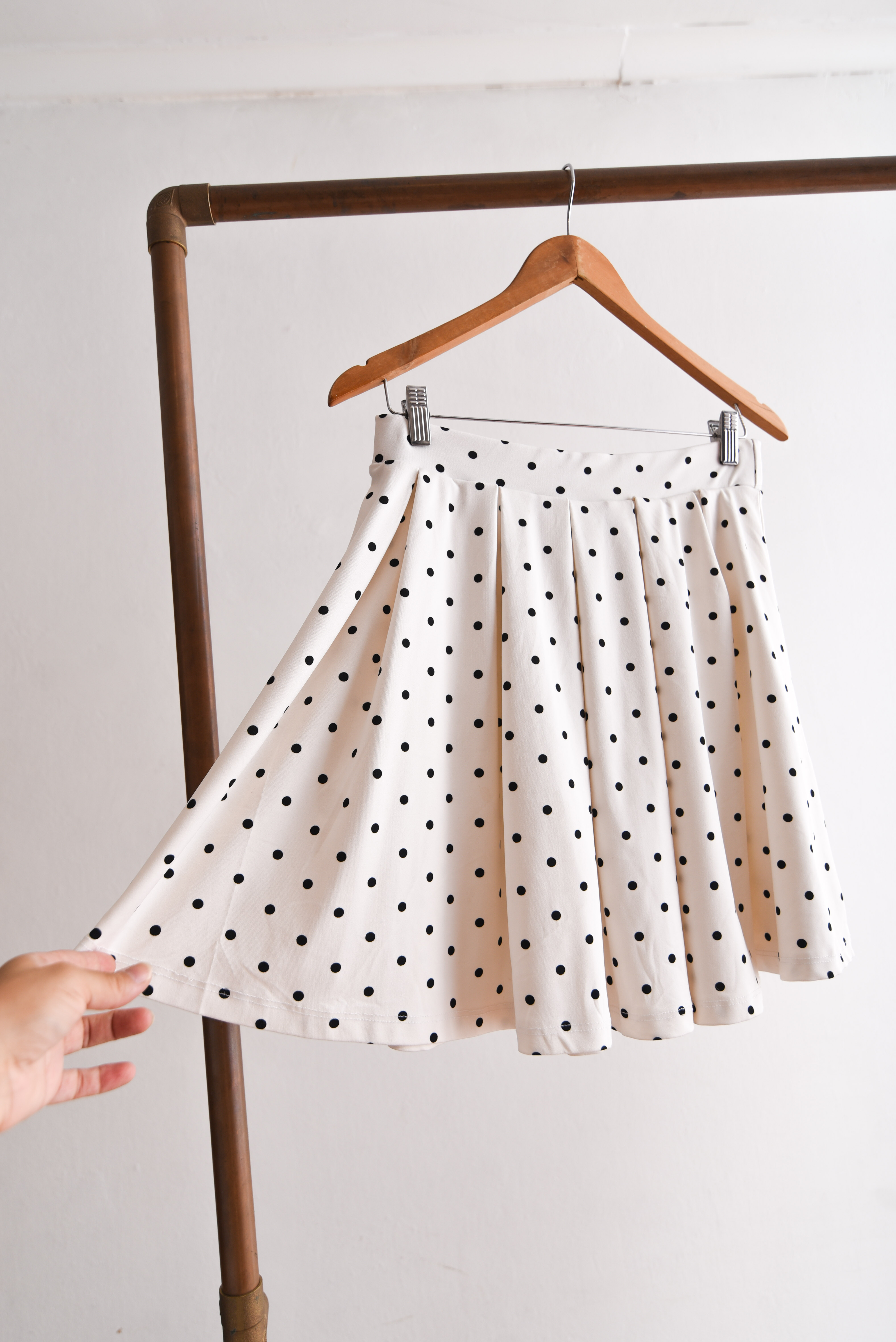 Falda blanca polka dots