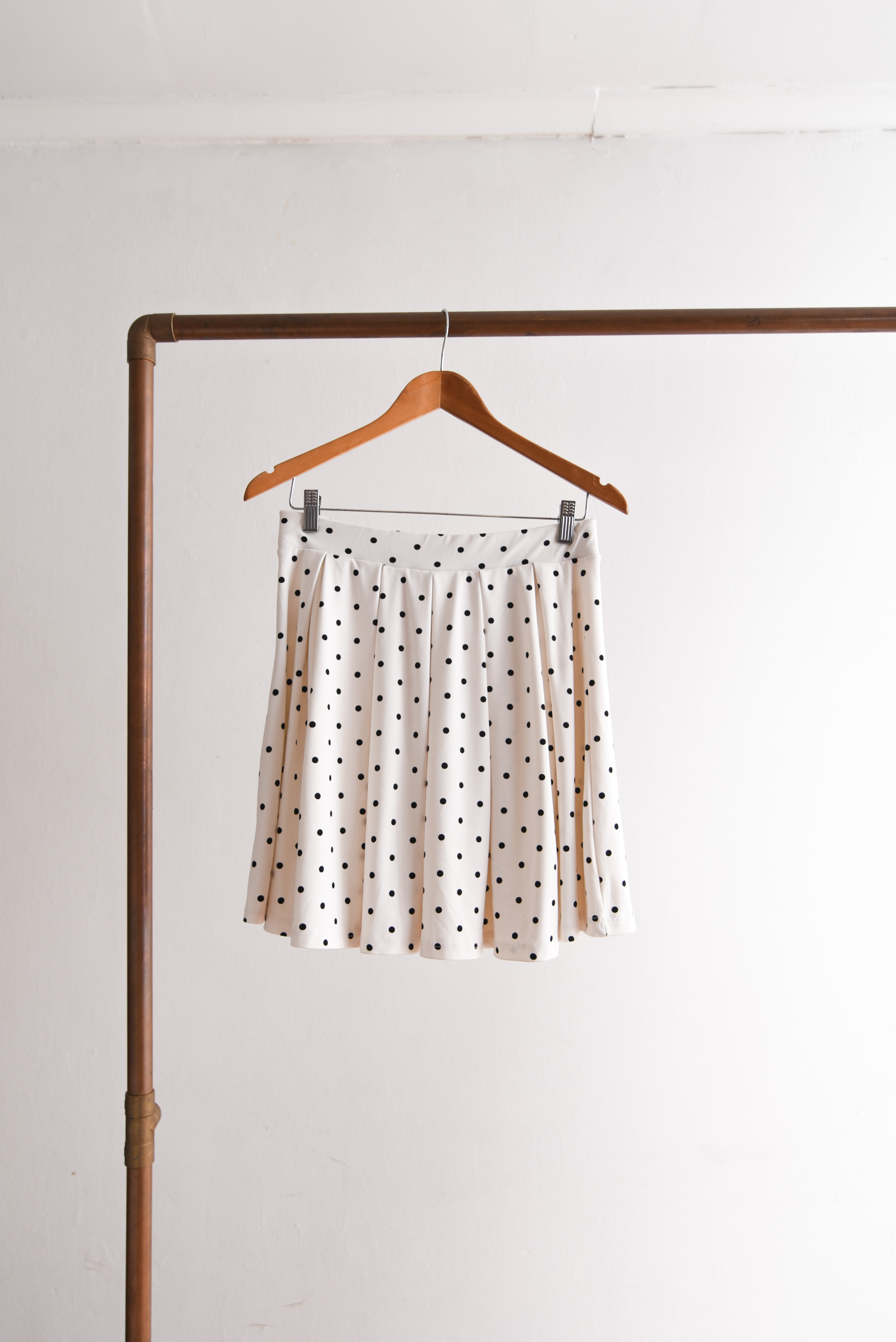 Falda blanca polka dots