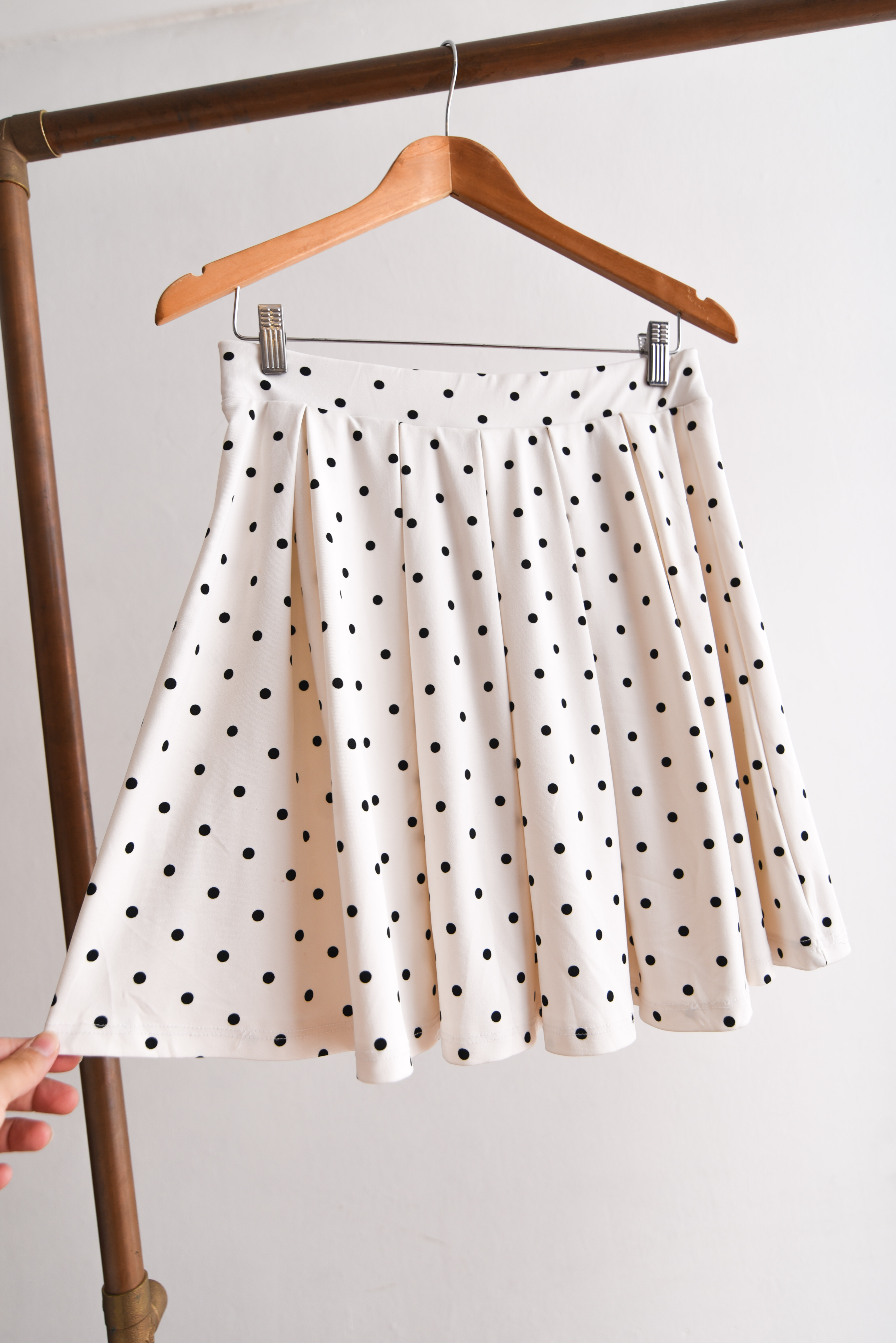 Falda blanca polka dots