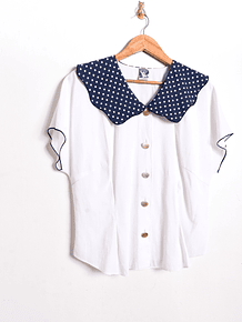 Blusa blanca cuello lunares