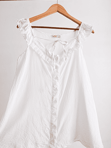 Top blanco lazito y encaje