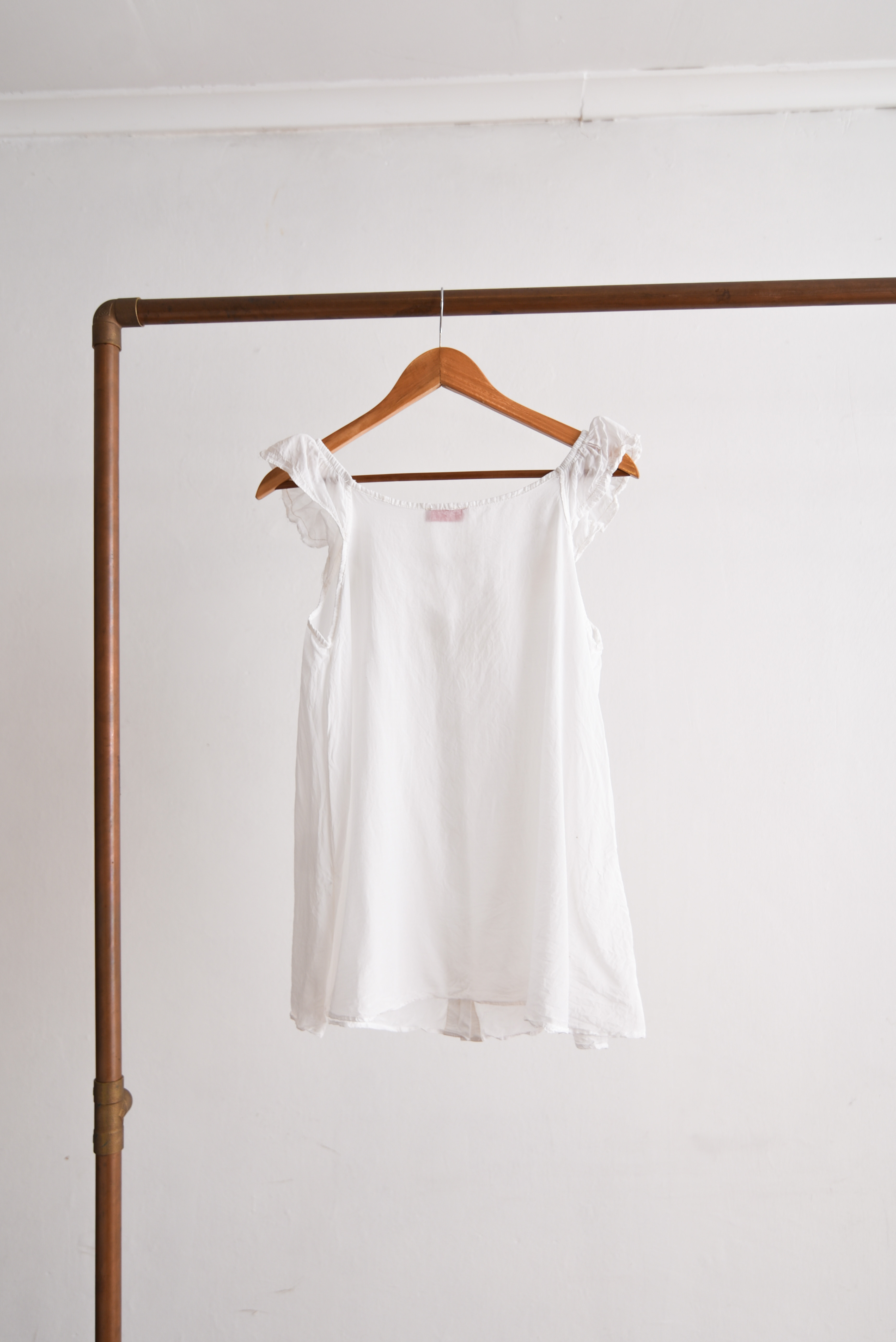 Top blanco lazito y encaje