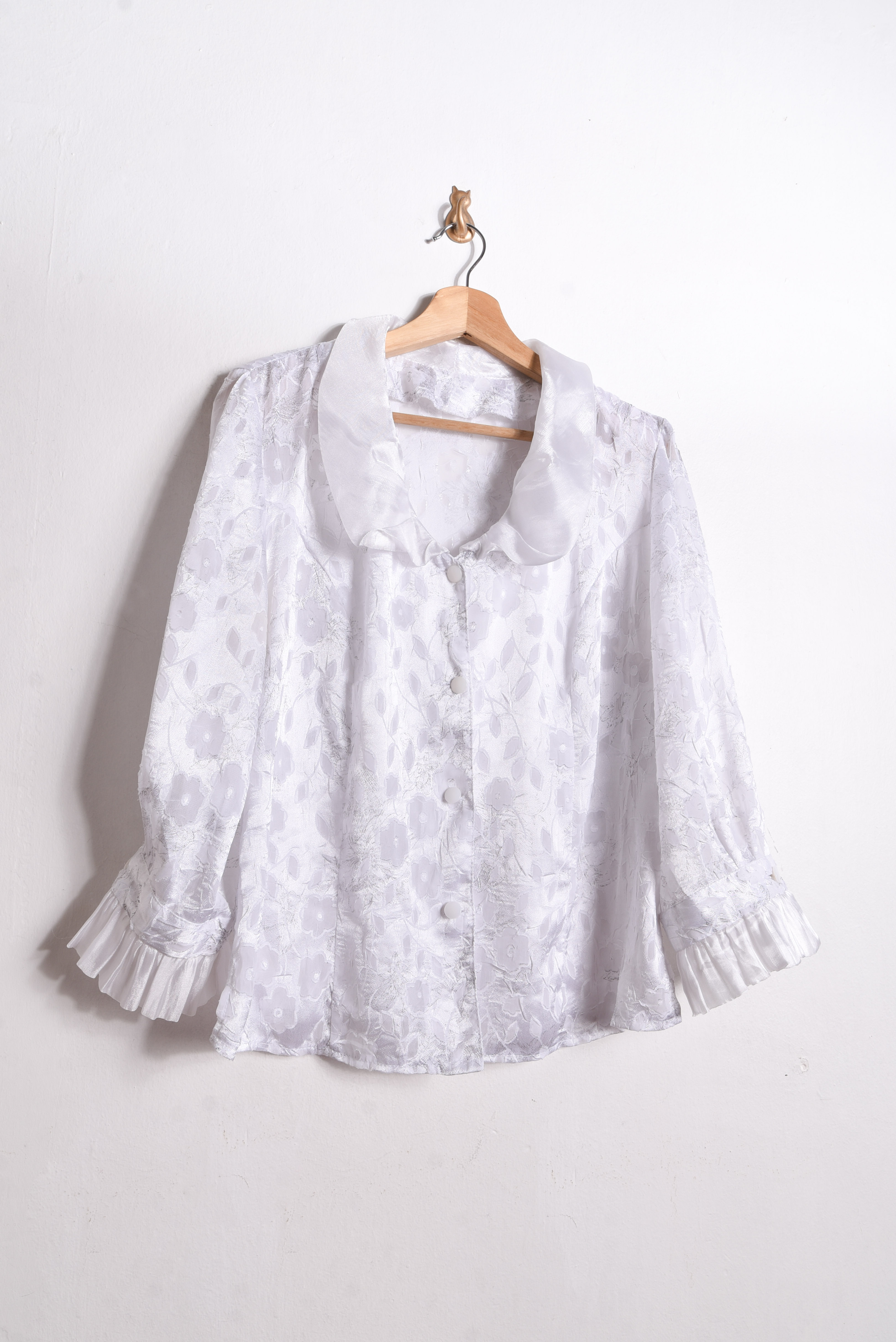 Blusa satinada floral cuellito
