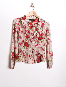 Blusa floreada romántica vuelos
