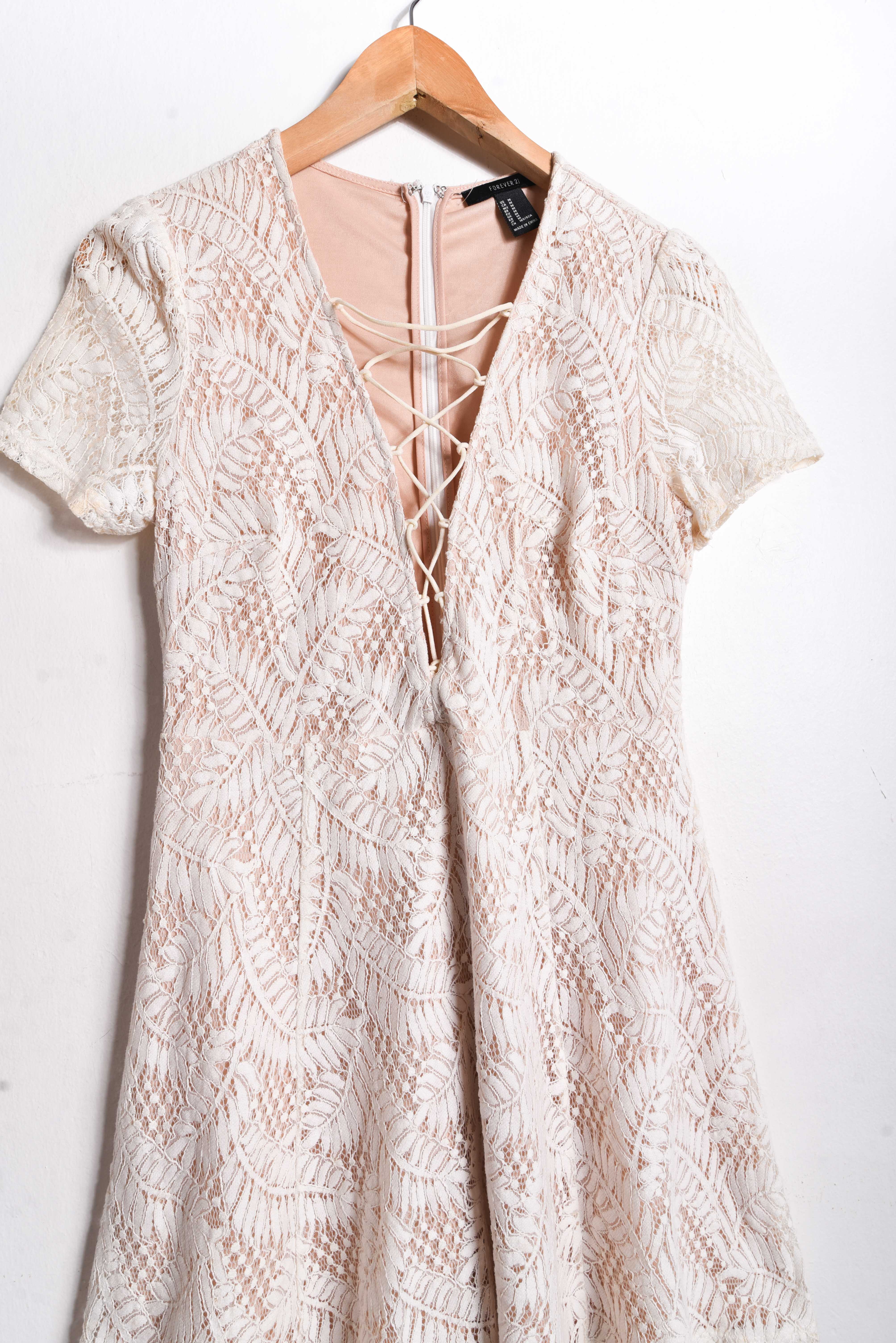 Vestido encaje laceup