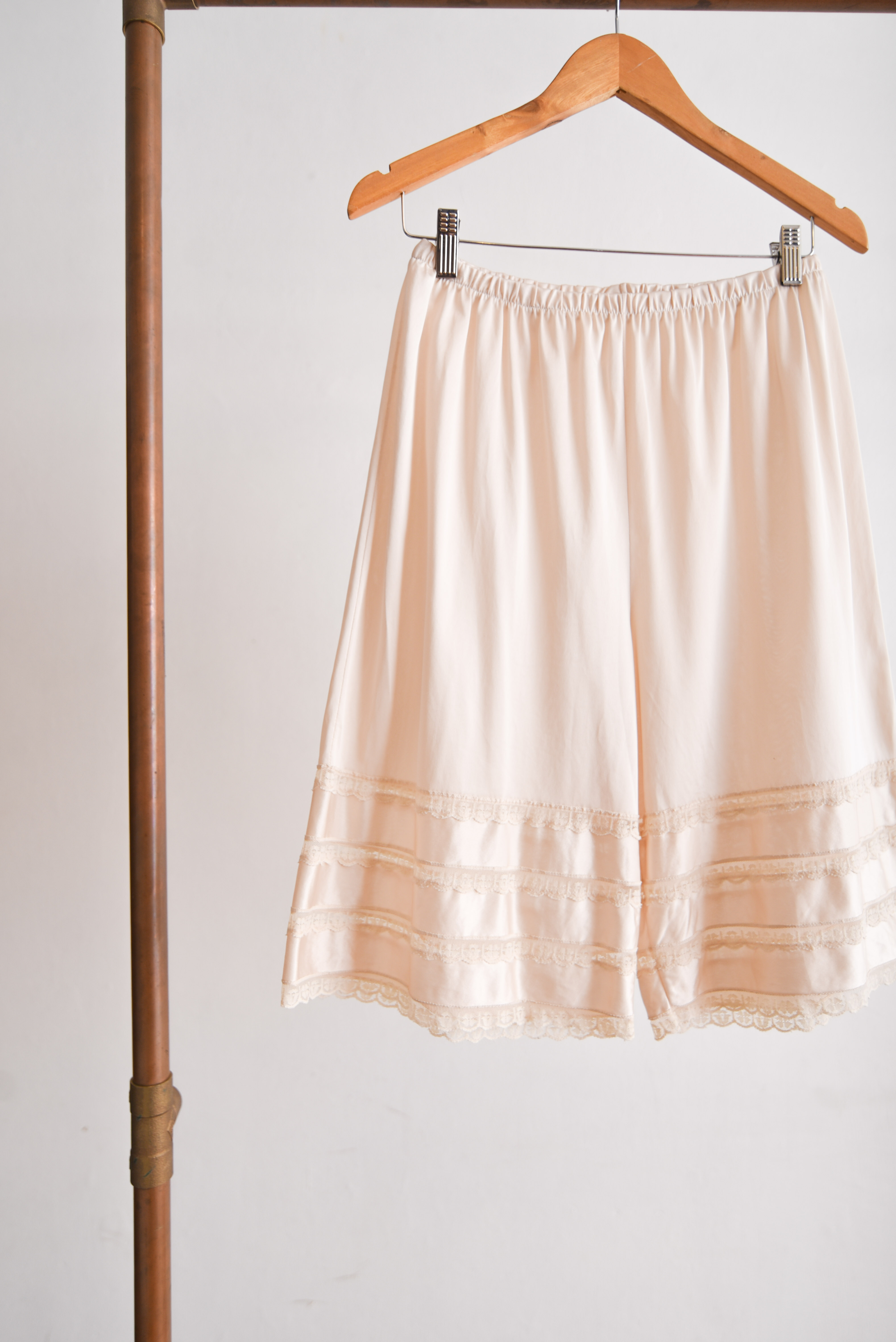 Short lencero marfil encaje vintage