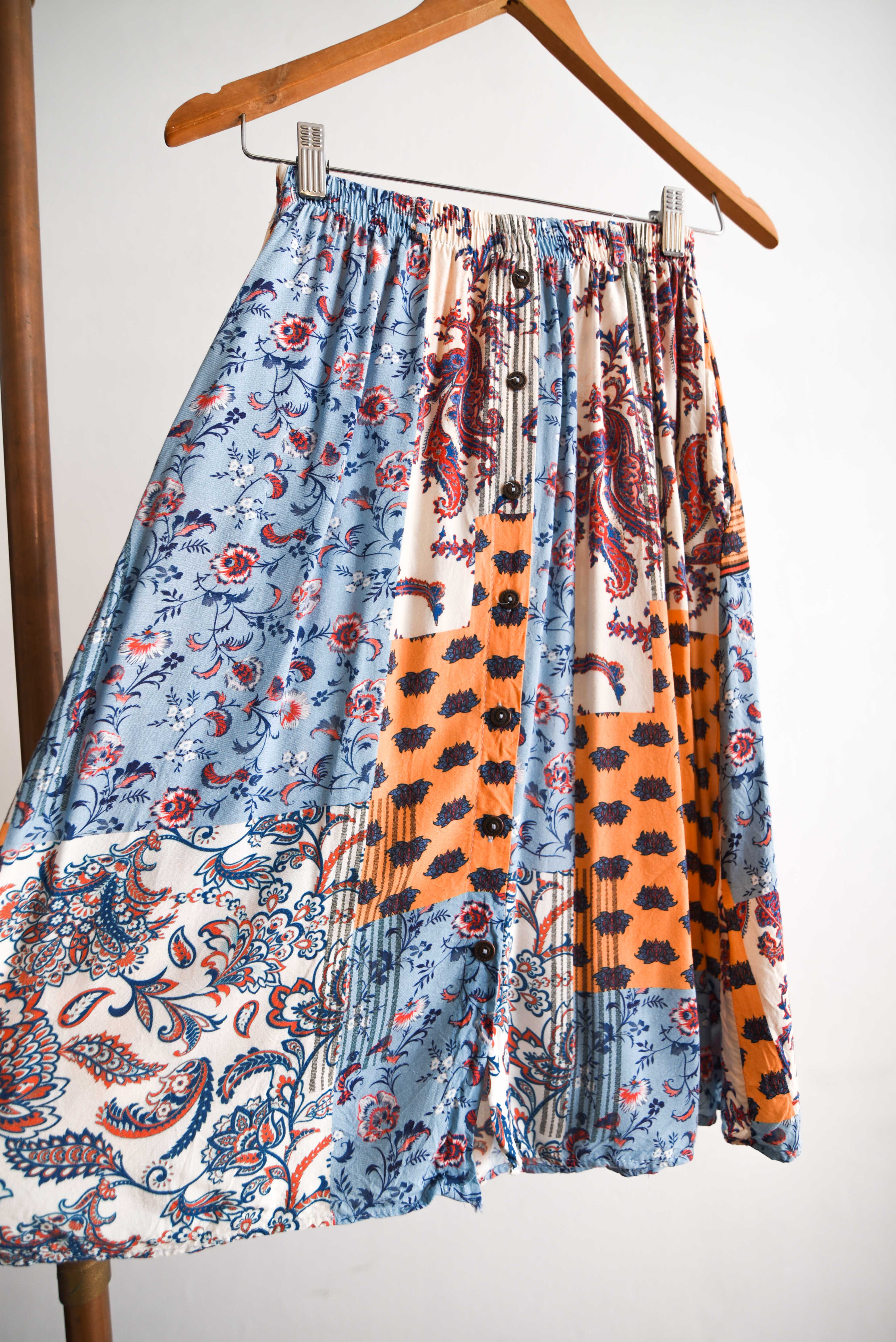 Falda celeste patchwork print