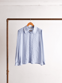 Blusa celeste vintage cuello bordado
