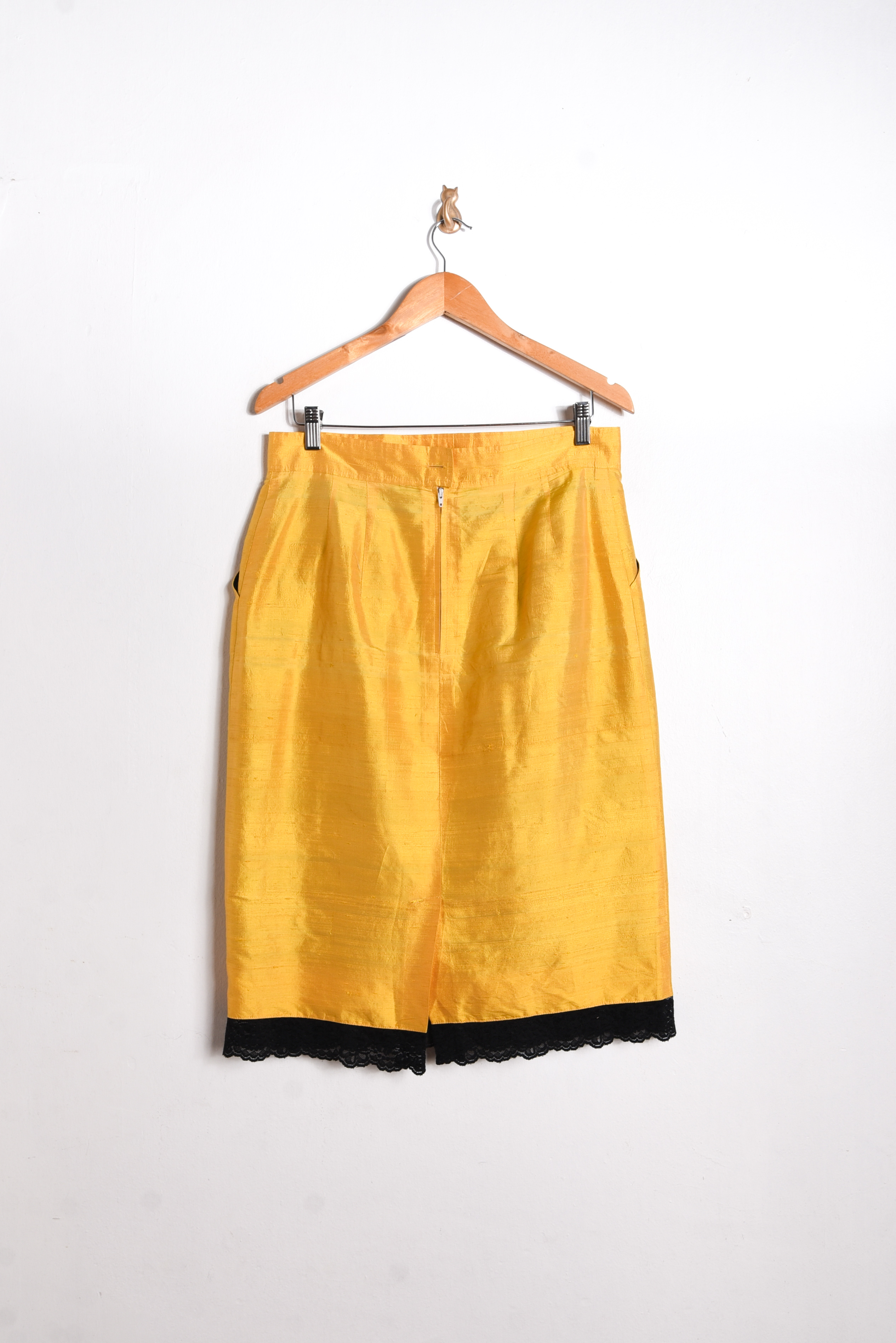 Falda seda mostaza encaje