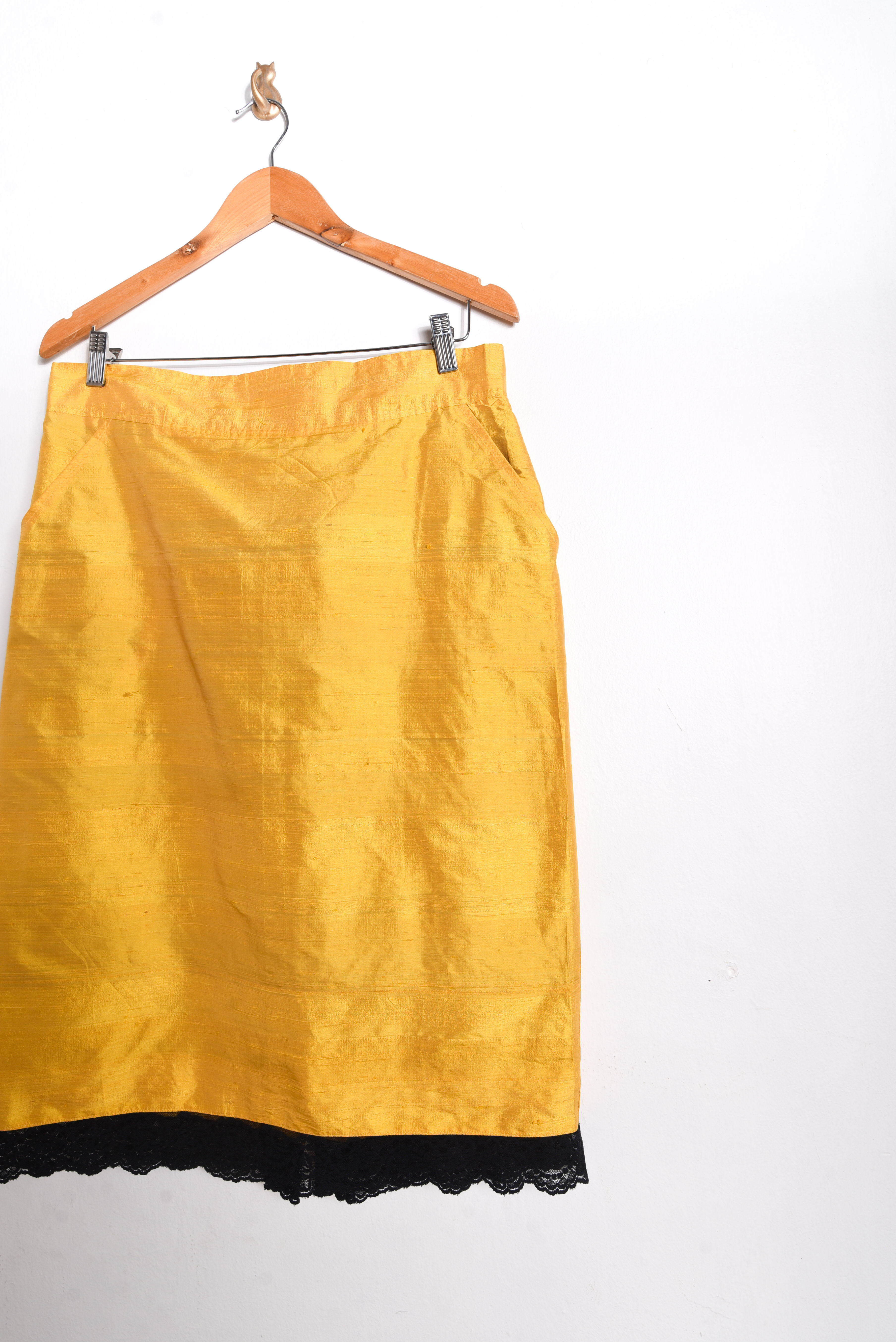 Falda seda mostaza encaje