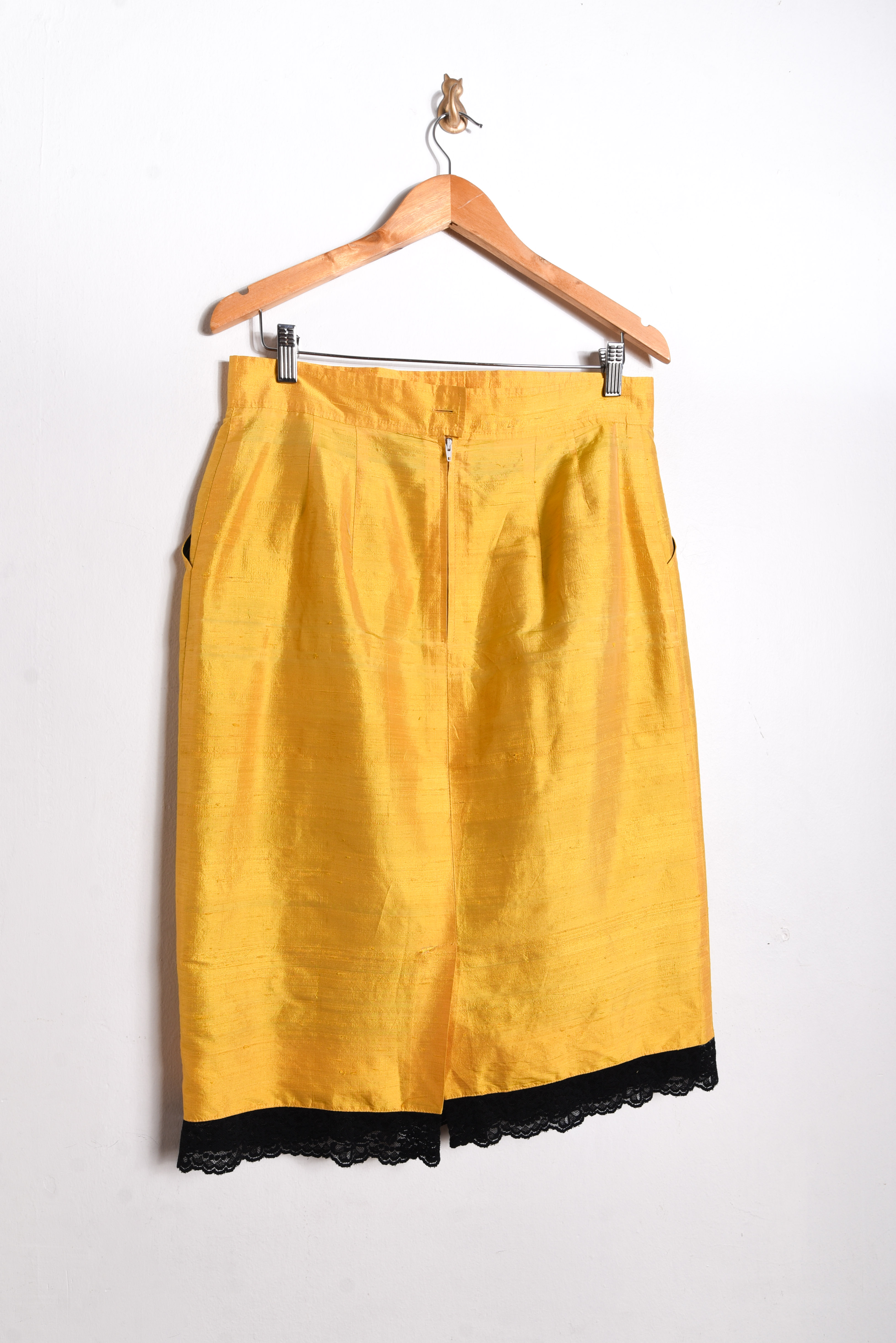 Falda seda mostaza encaje