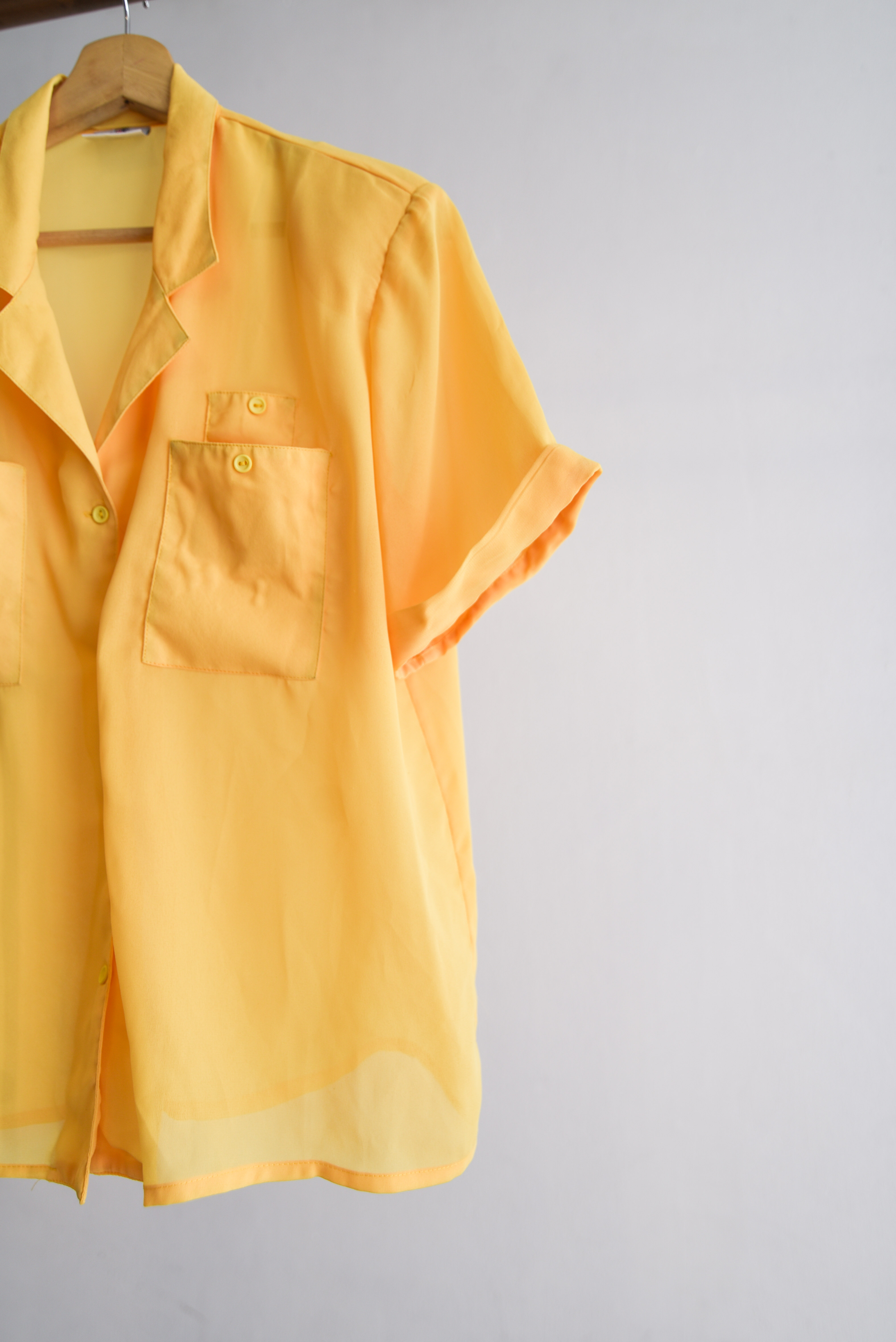 Blusa amarilla Fendi