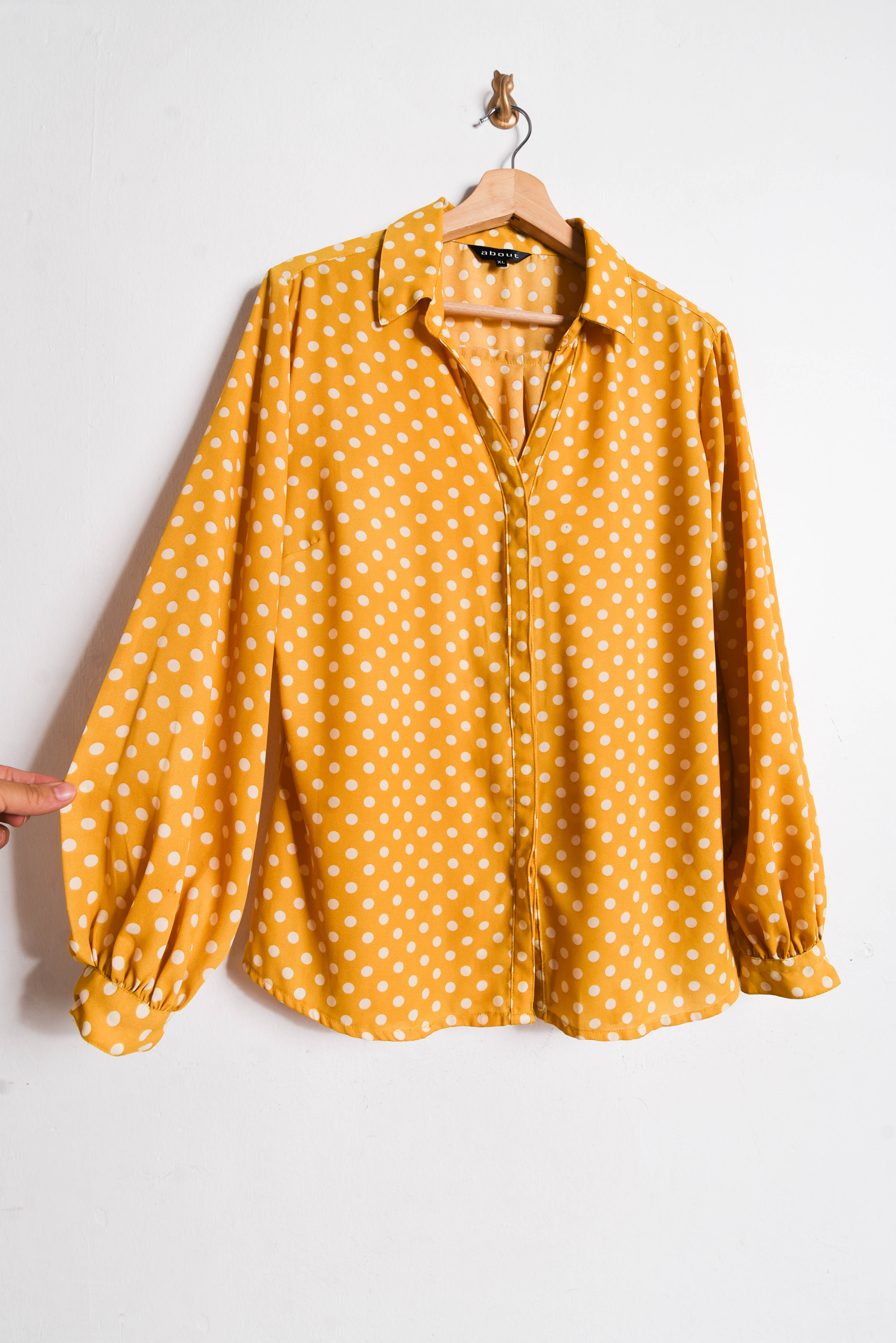 Blusa mostaza polka dots