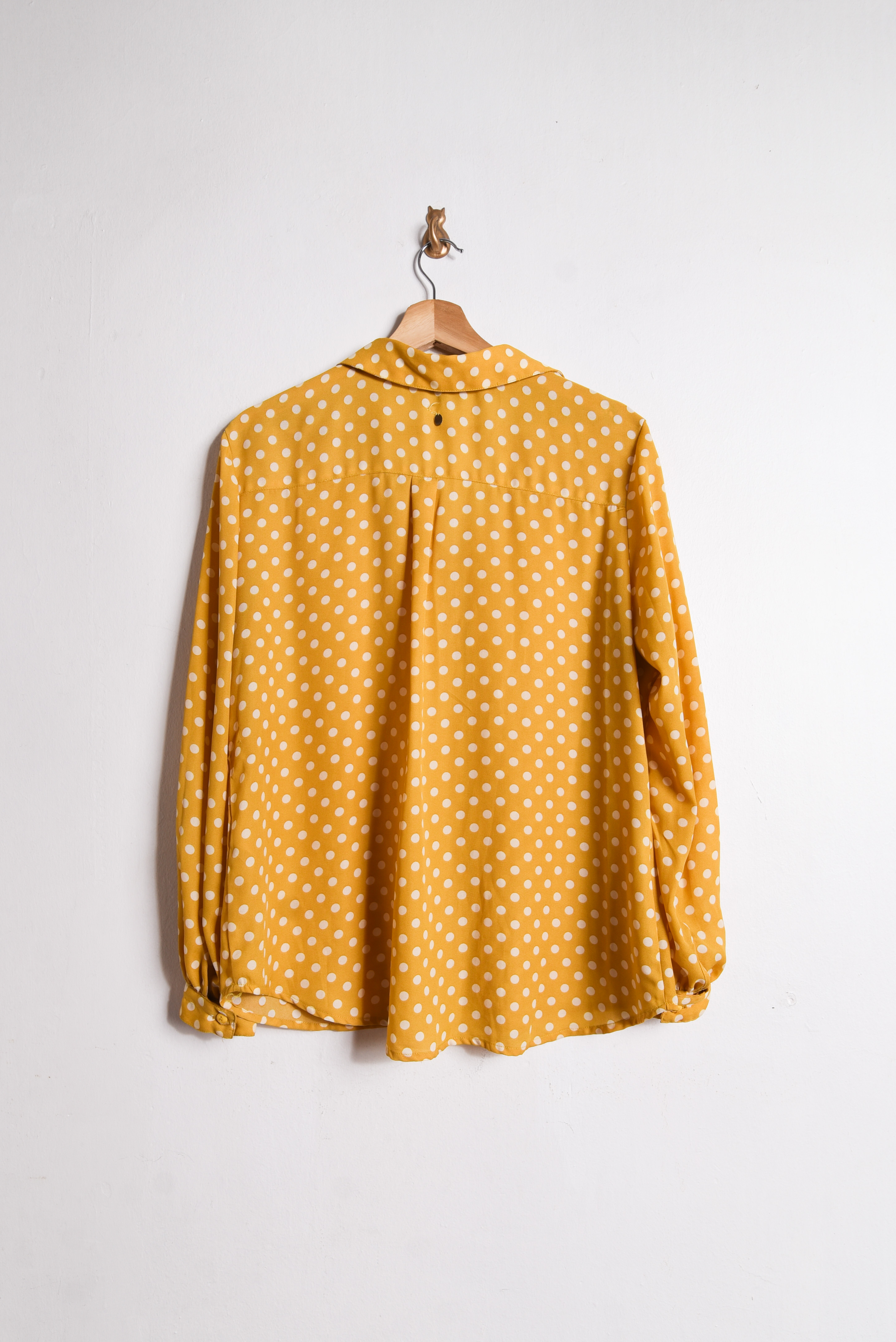 Blusa mostaza polka dots