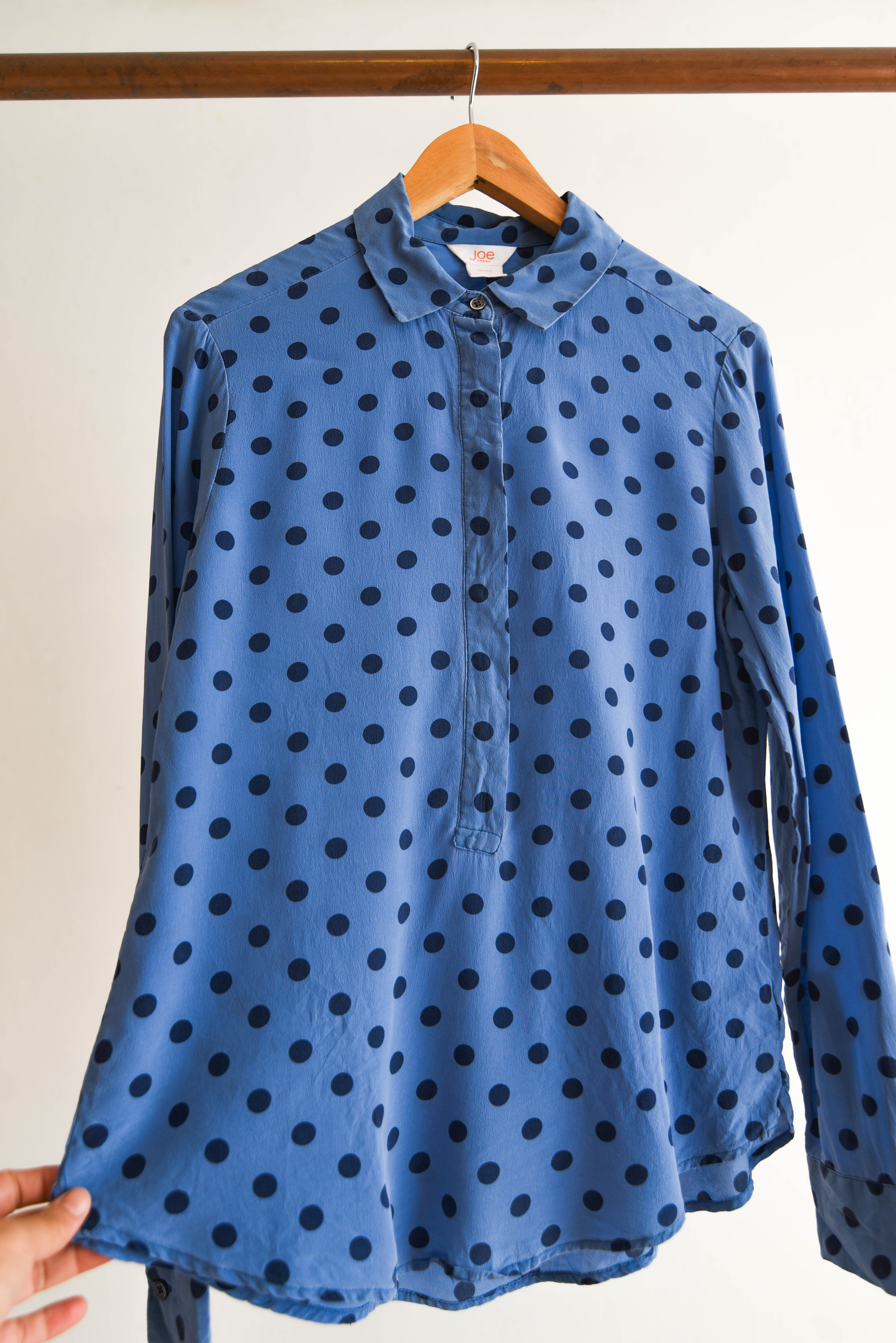 Blusa seda azulina lunares