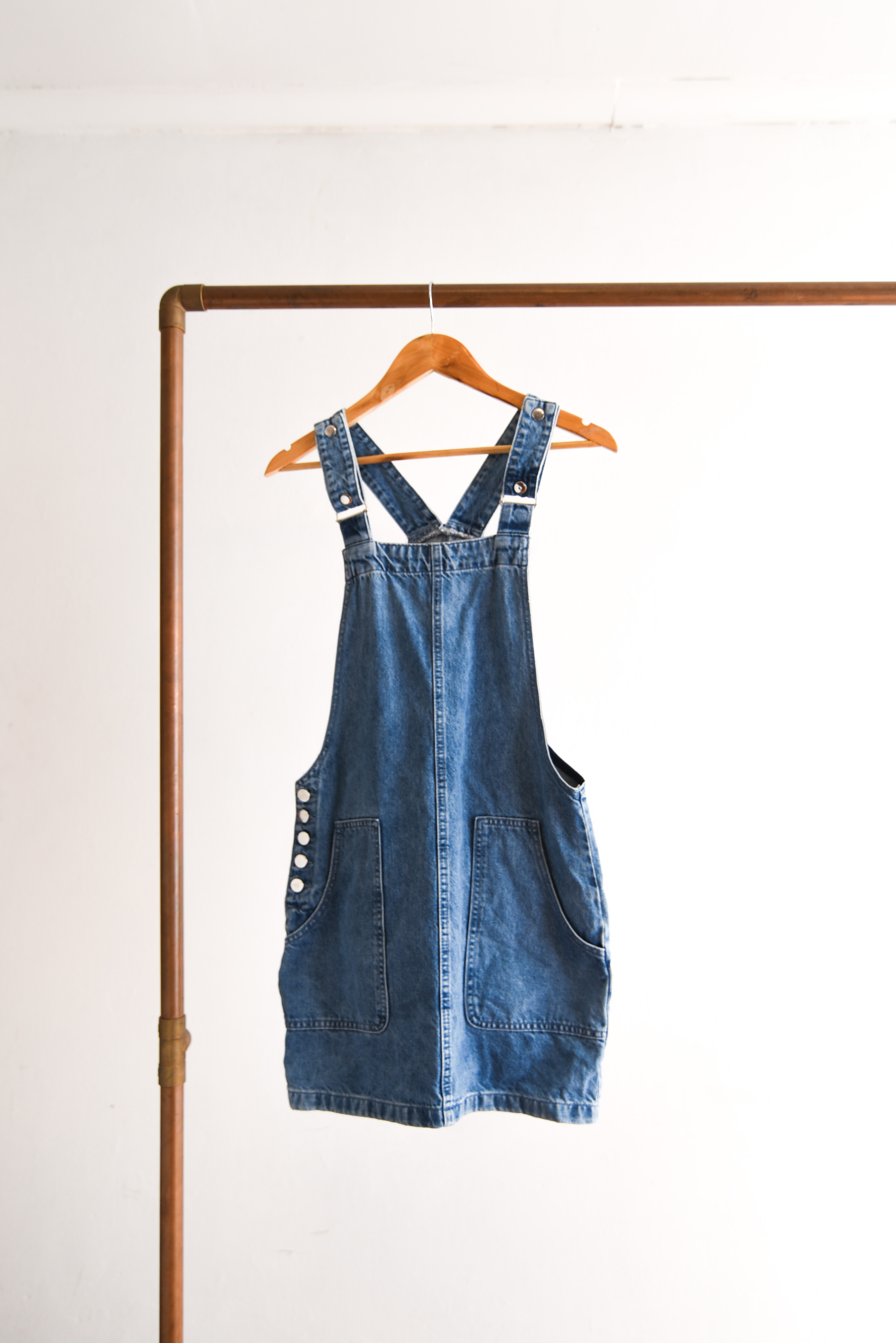 Vestido denim broches