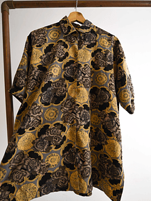 Camisa floral dark rosas