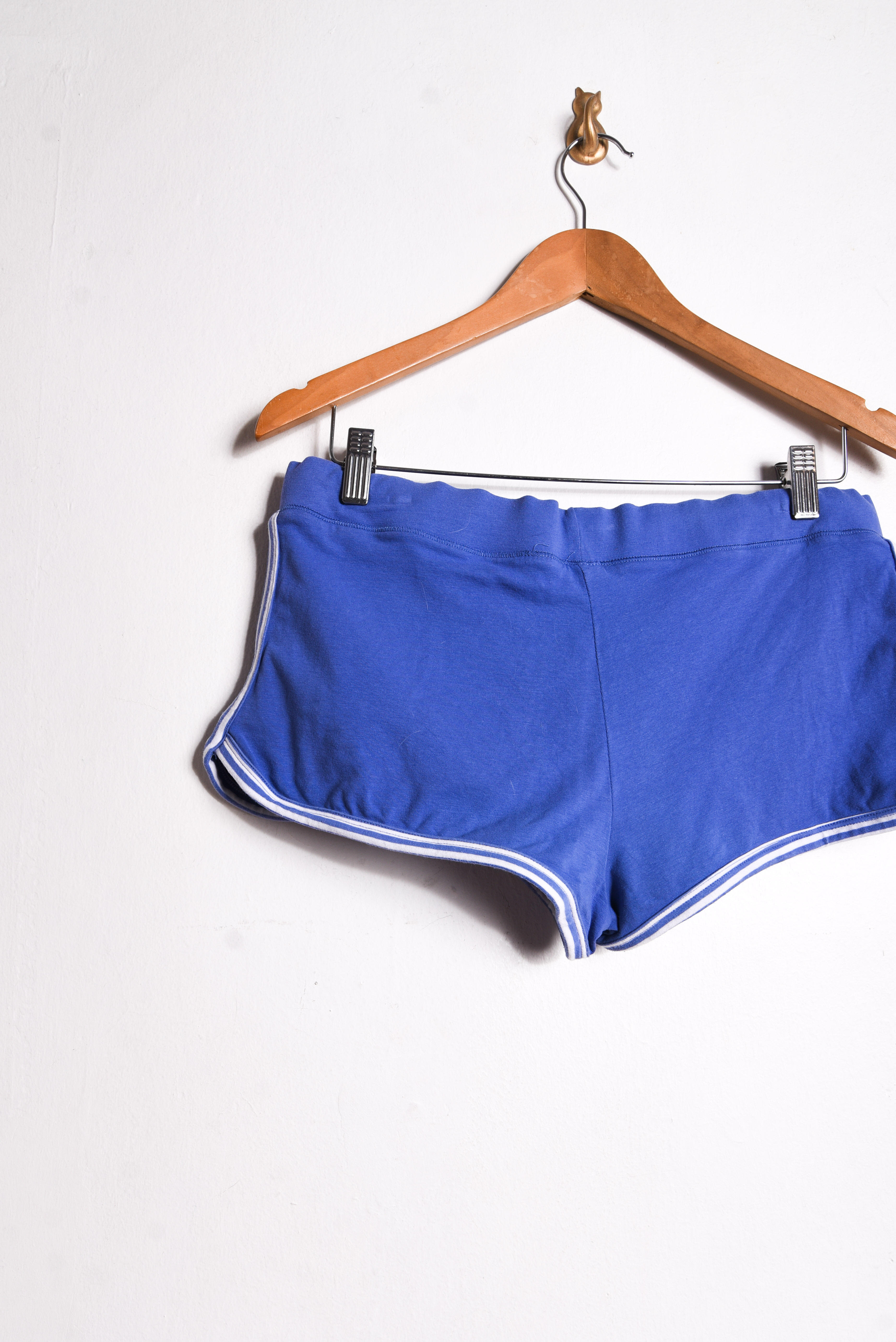 Short sporty azulino franjas