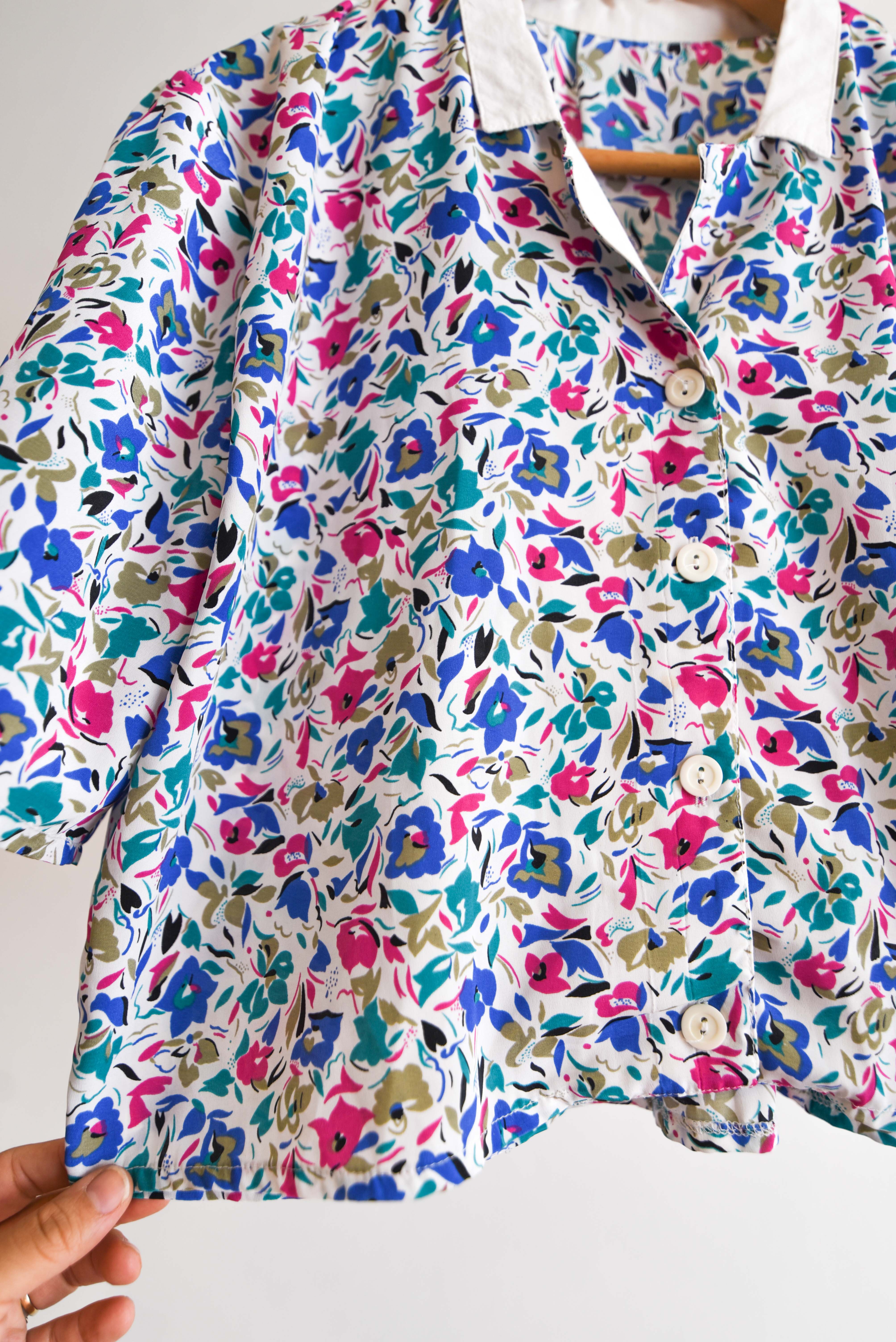 Blusa floral crop vintage