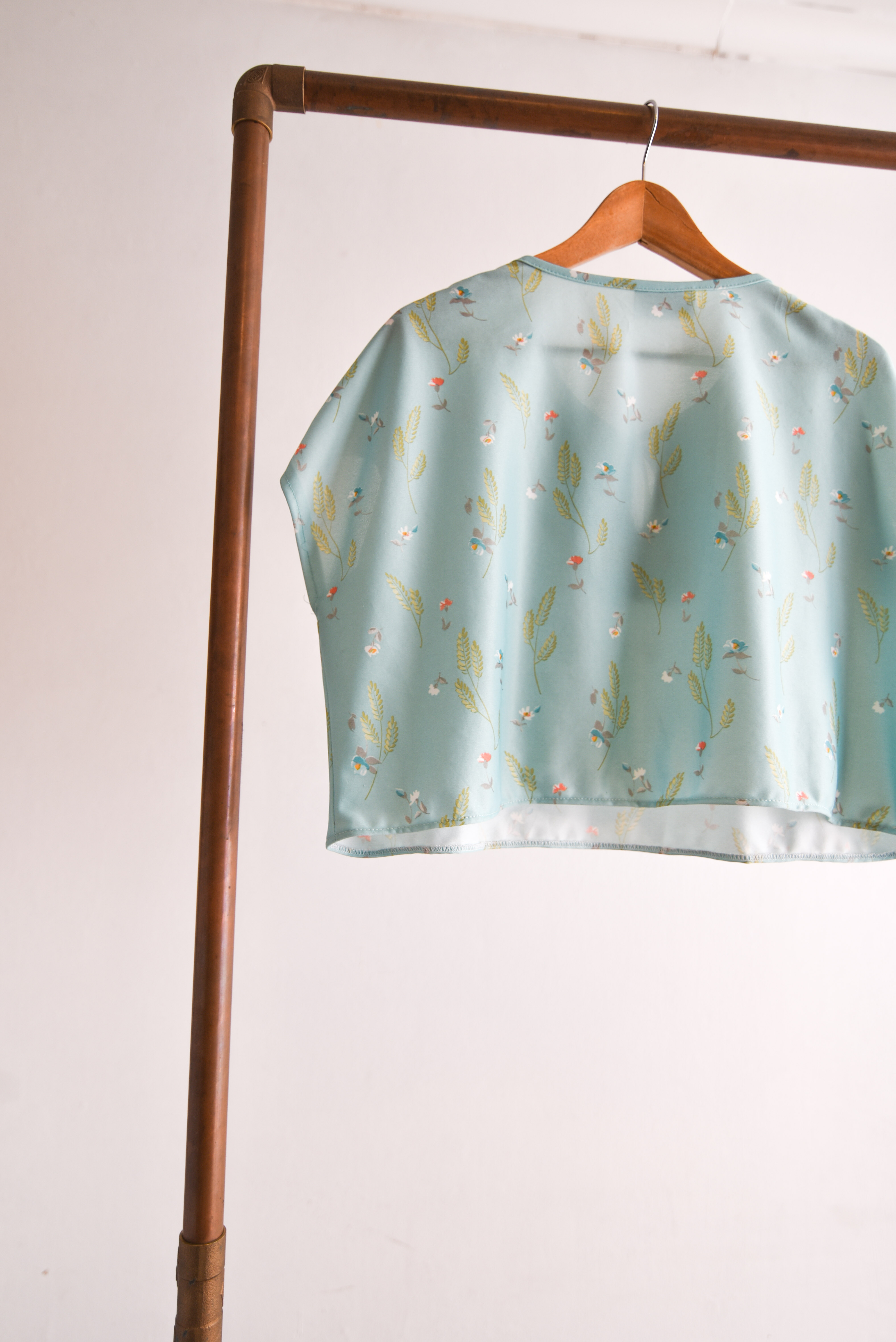 Blusa reworked crop turquesa