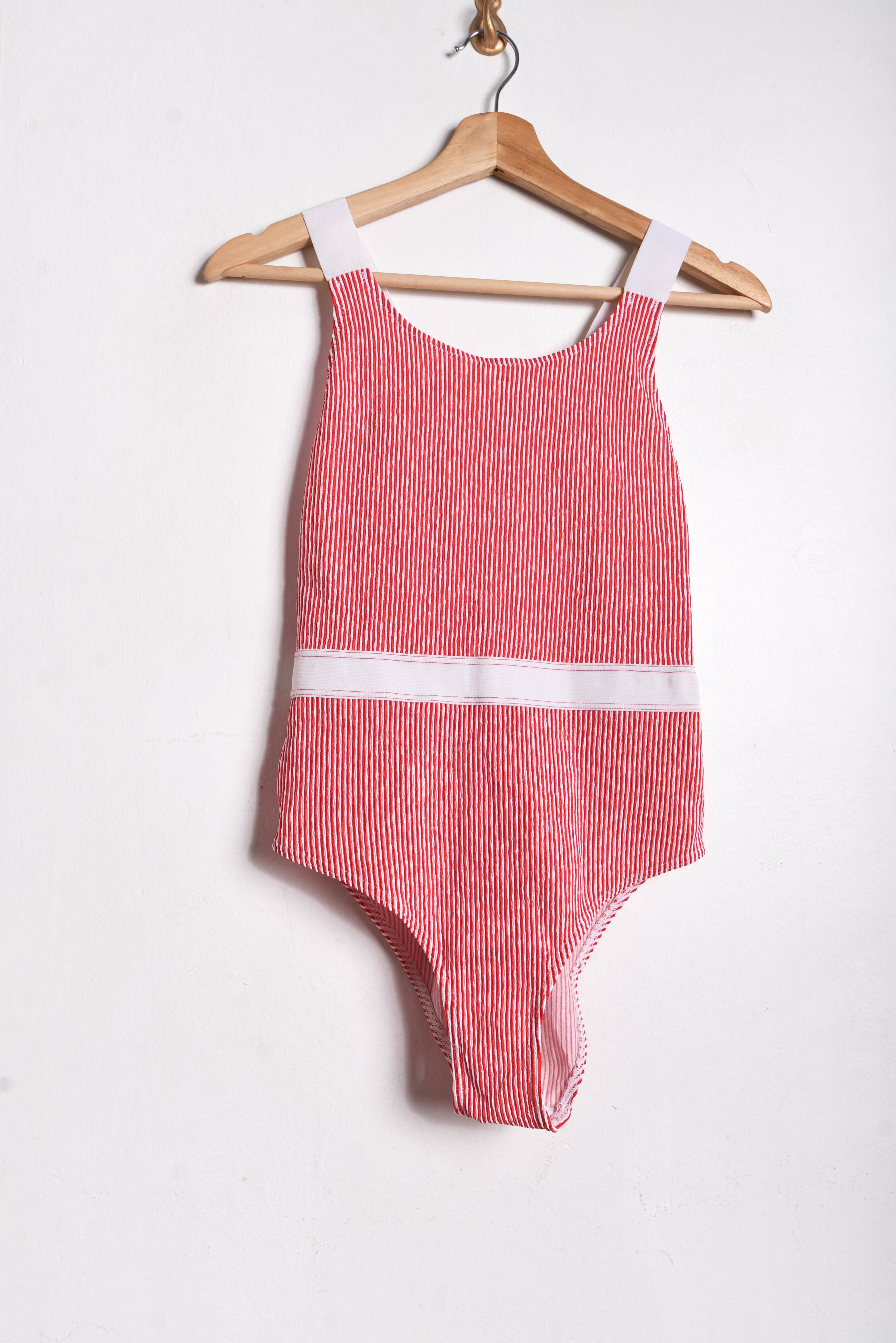 Traje de baño rojo vintage rayado