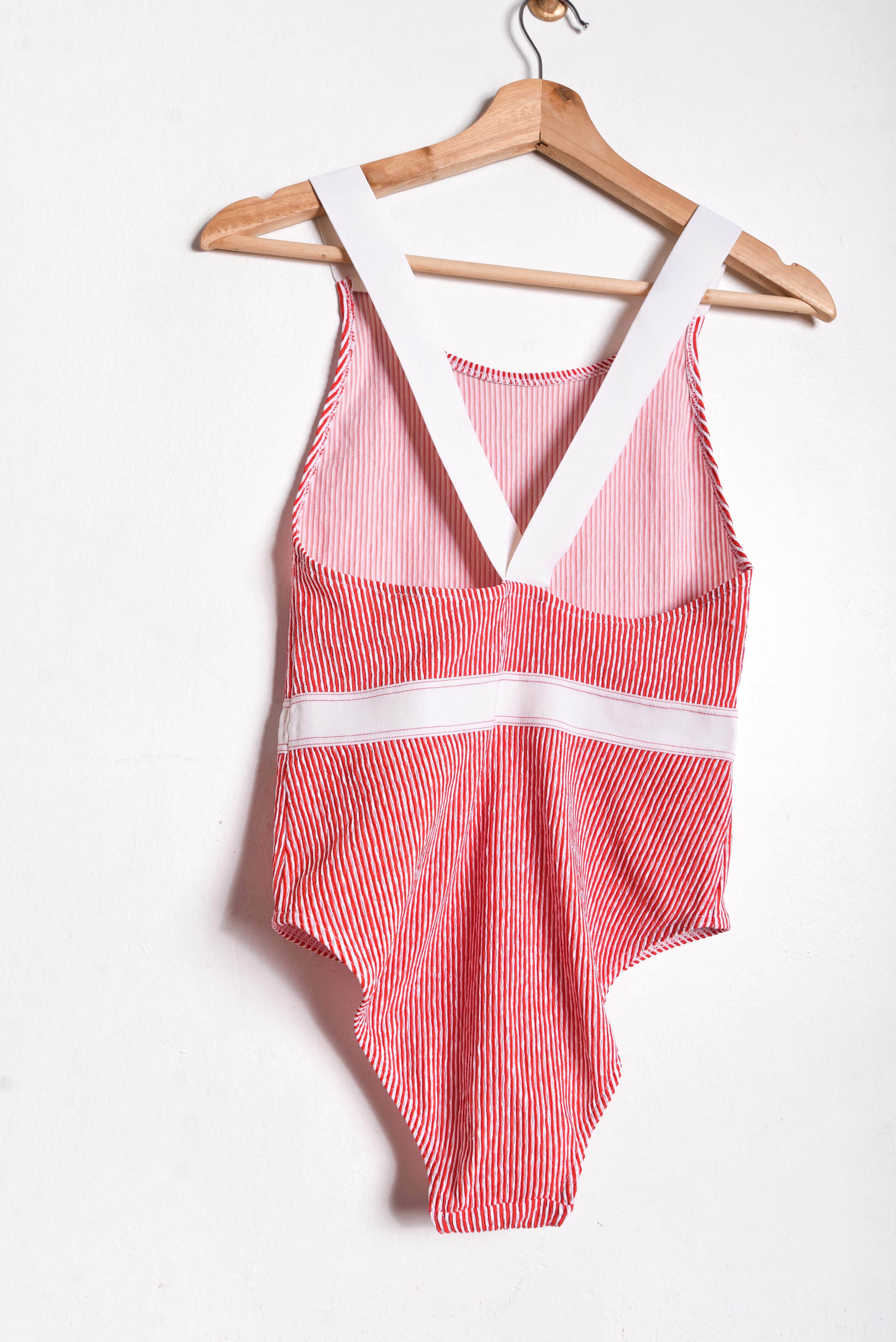 Traje de baño rojo vintage rayado