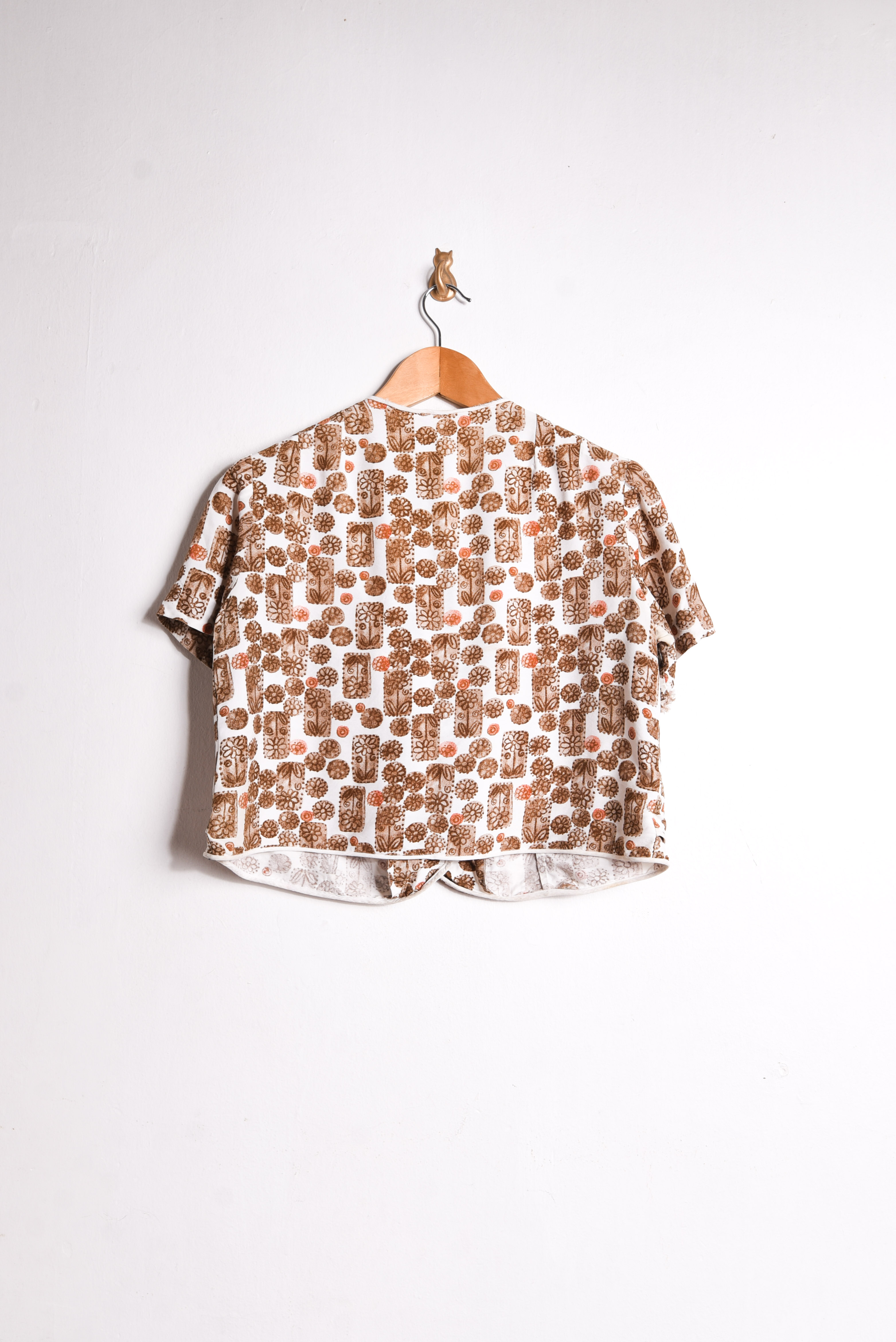 Blusa crop café floral