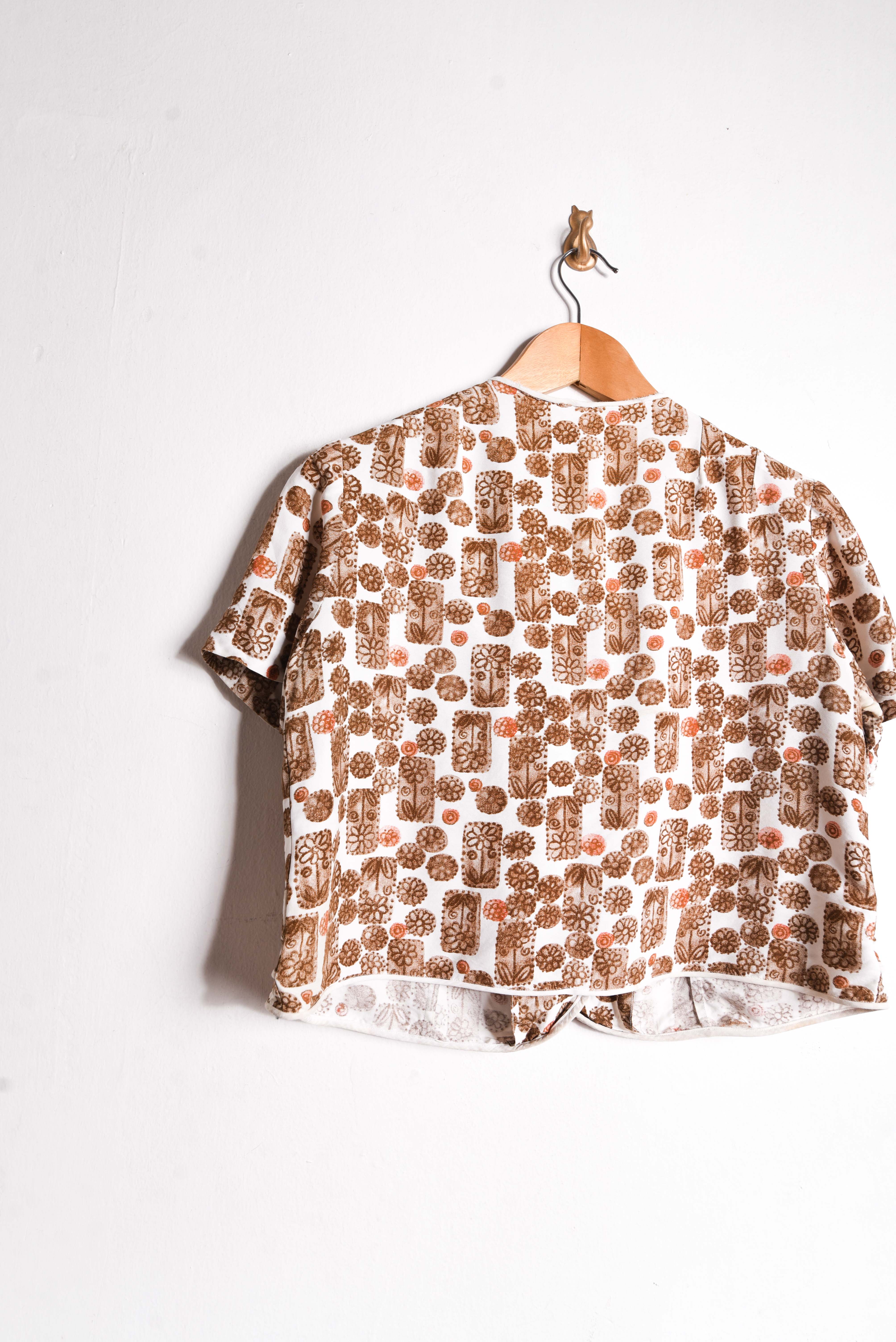 Blusa crop café floral