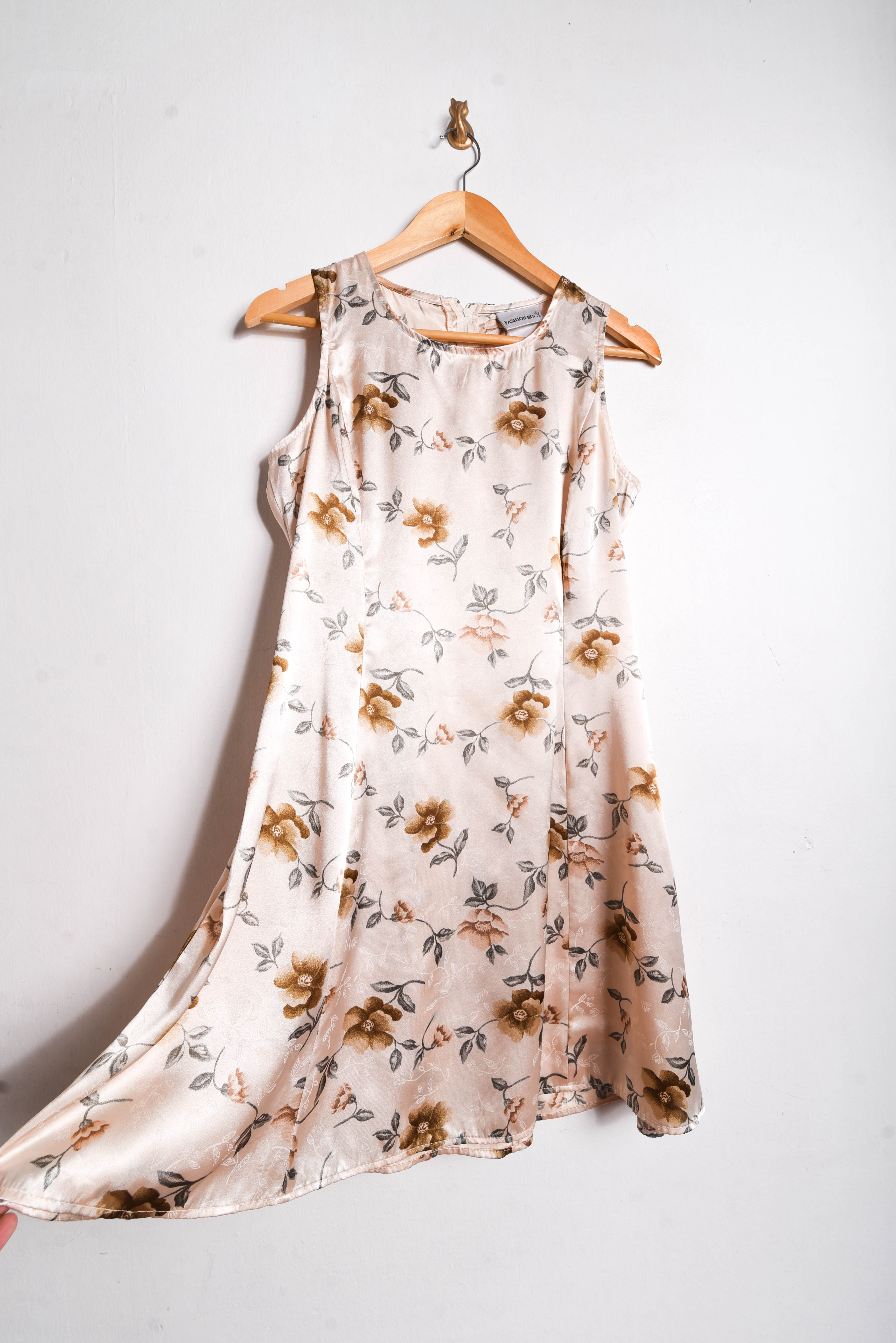 Vestido vintage satinado floral 90s