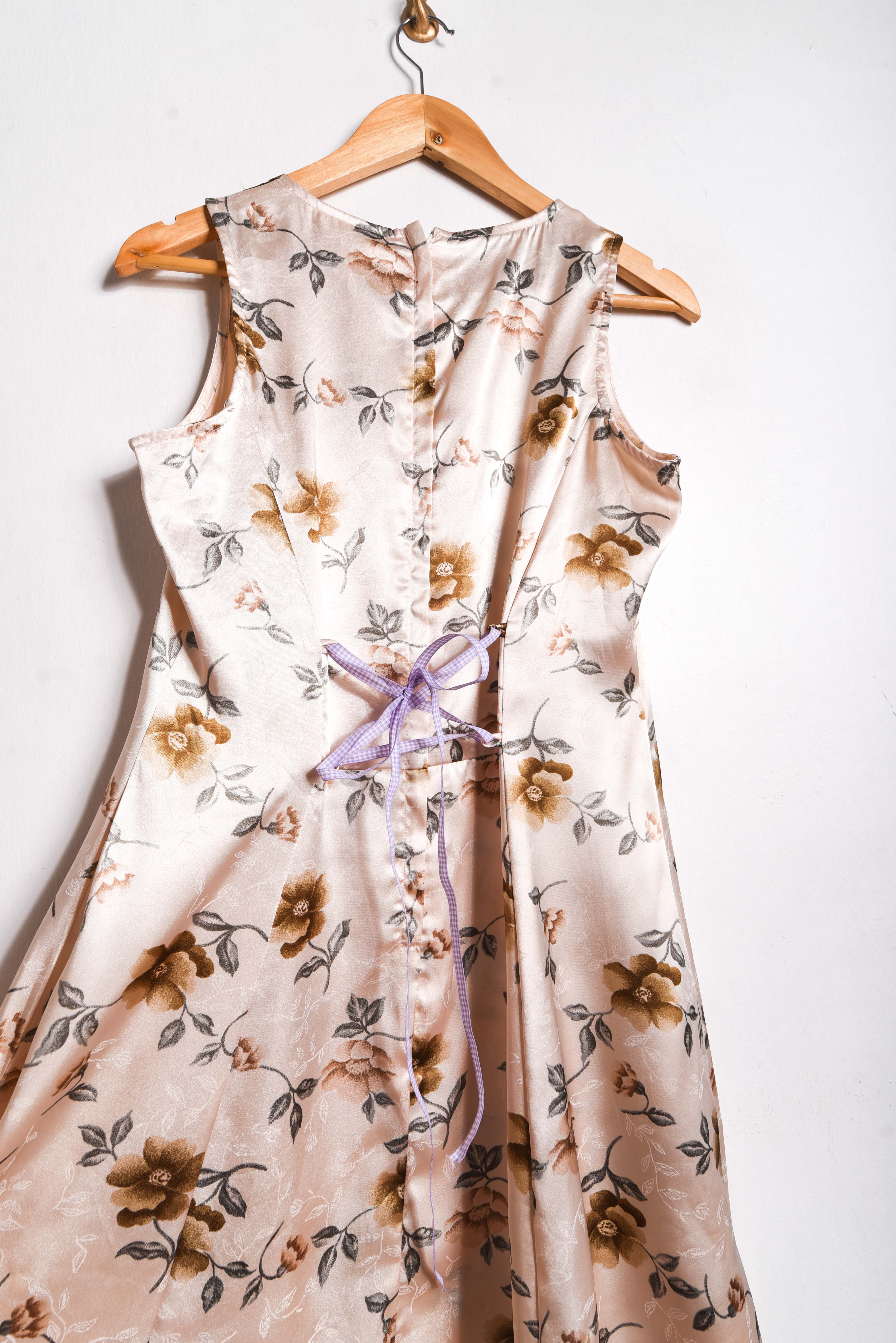Vestido vintage satinado floral 90s