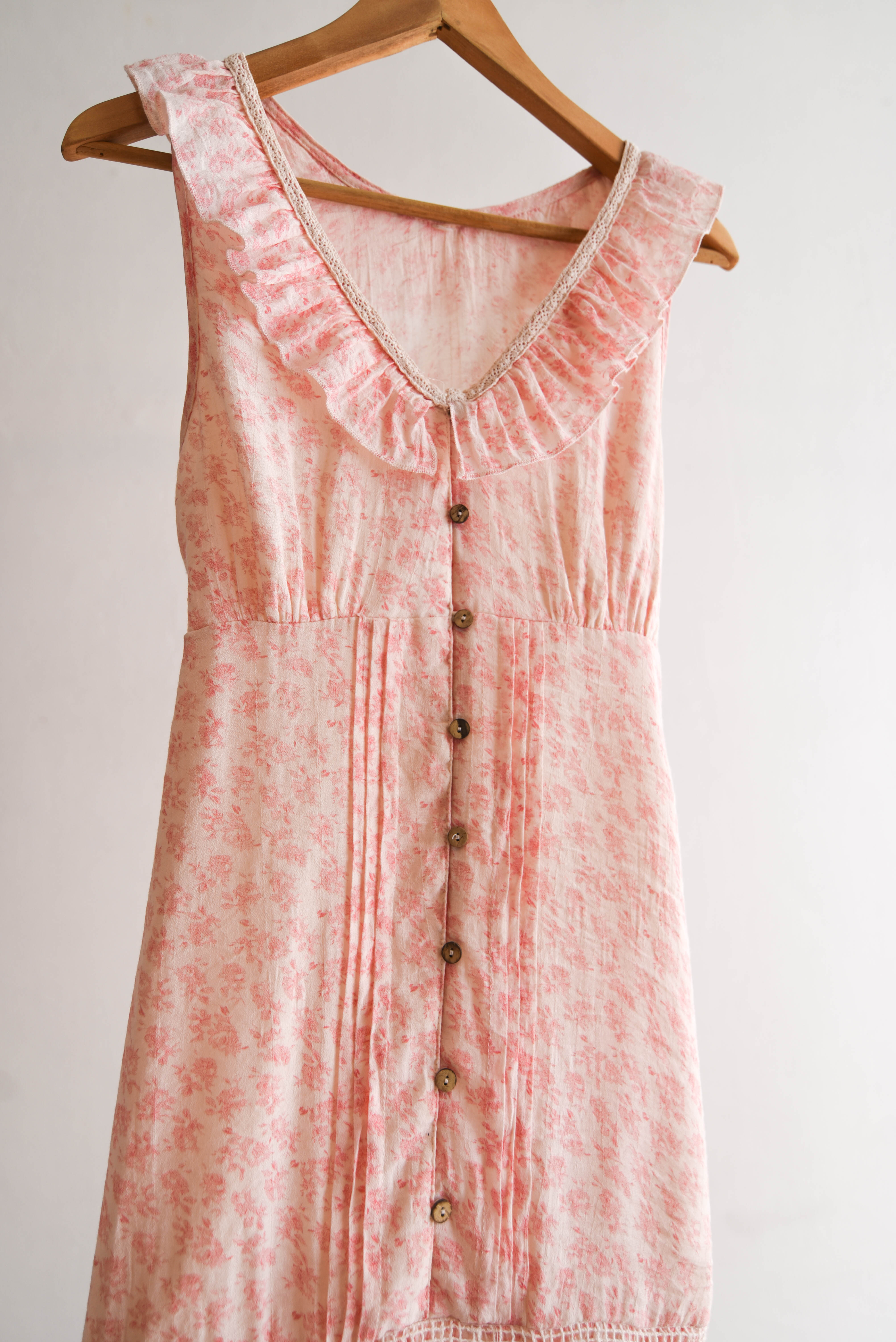 Vestido rosa pastel vuelos