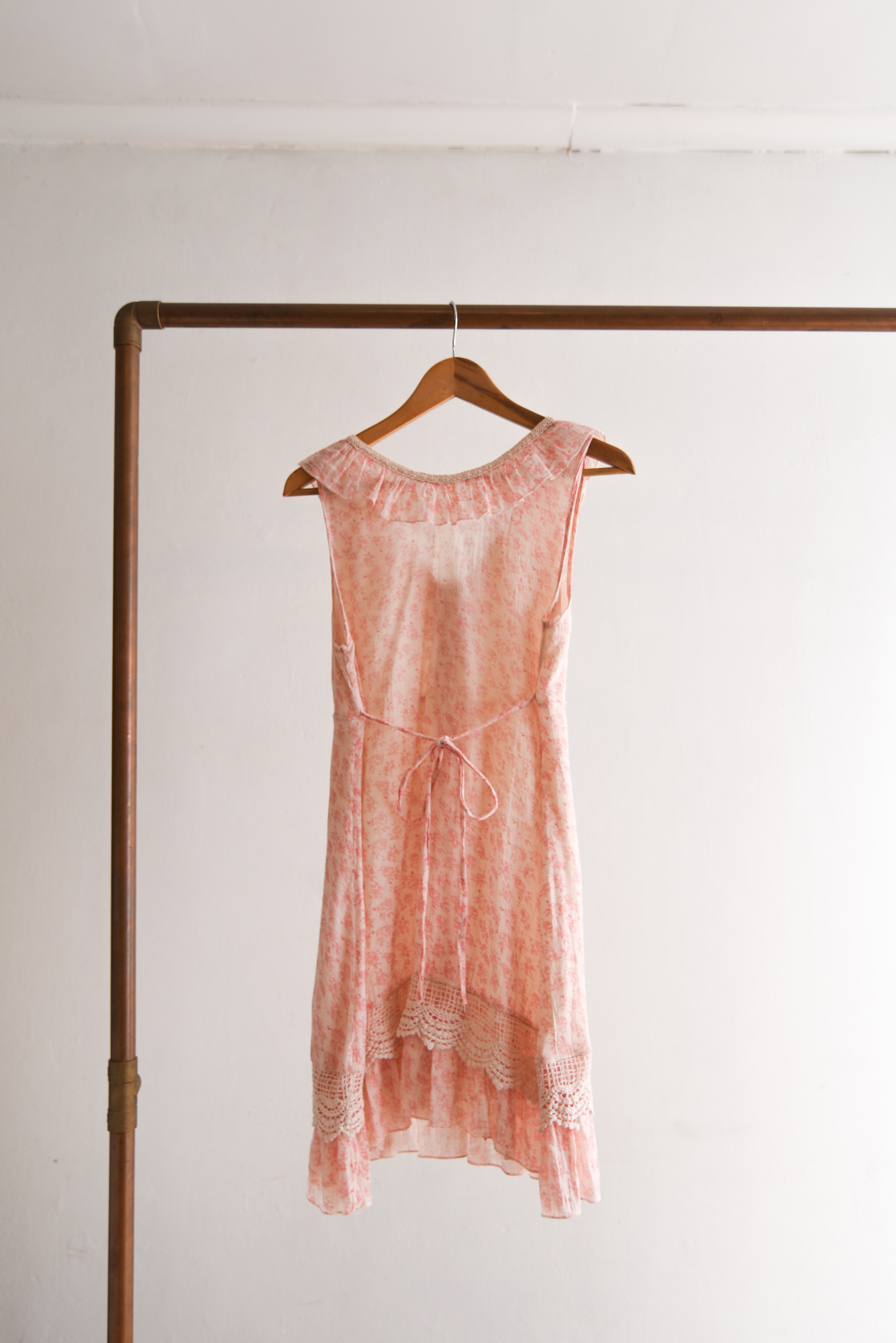 Vestido rosa pastel vuelos