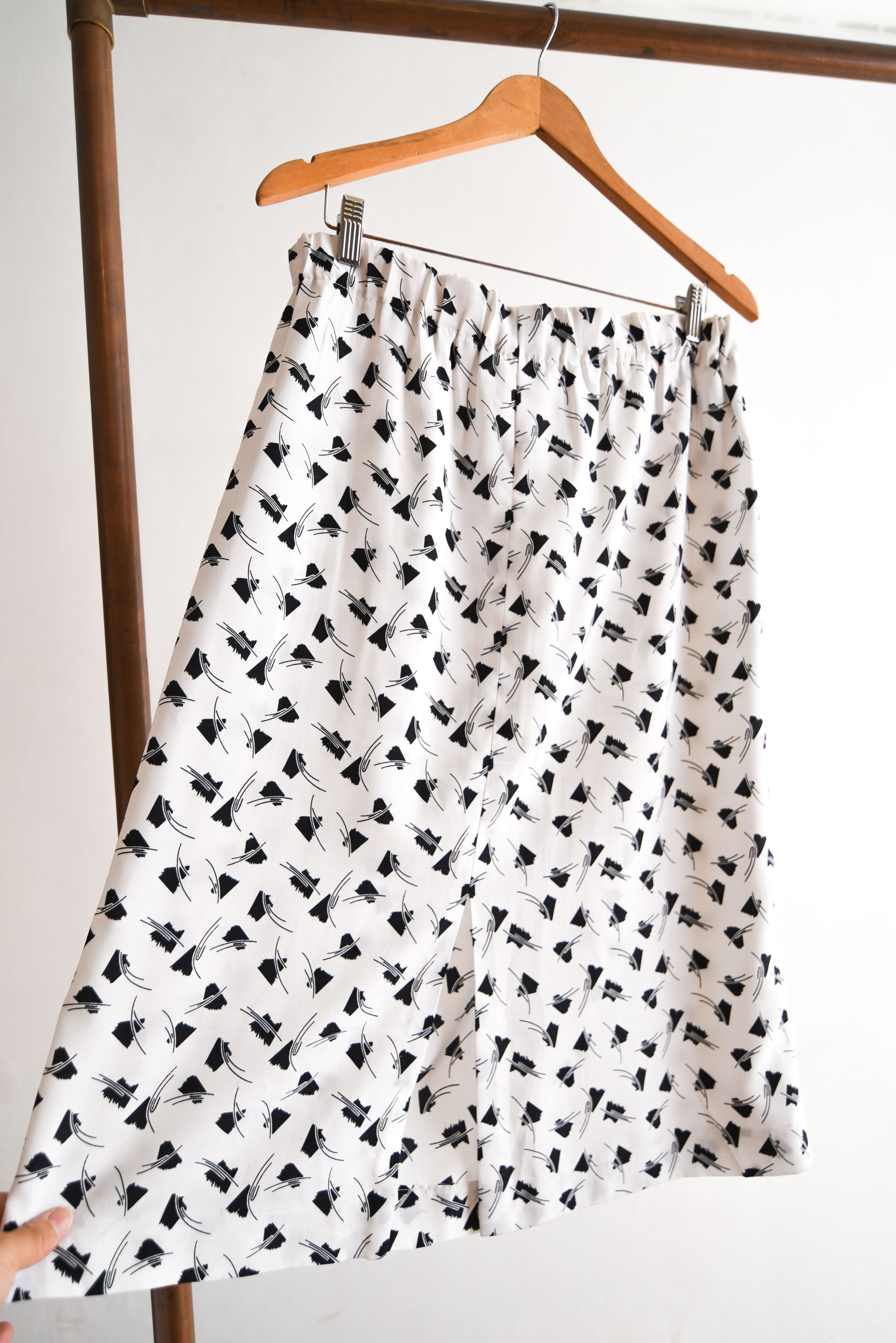 Falda midi blanca pinceladas