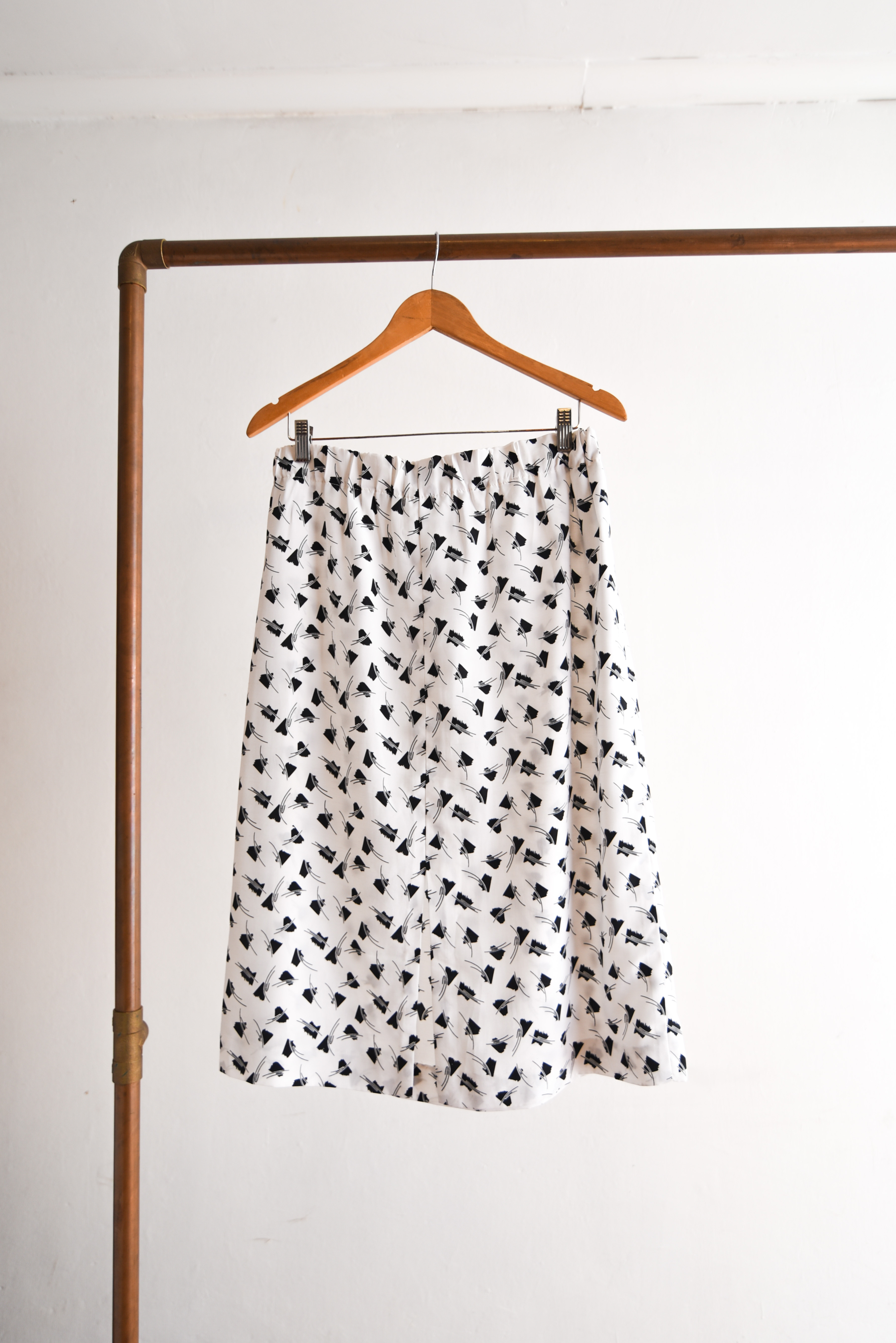 Falda midi blanca pinceladas