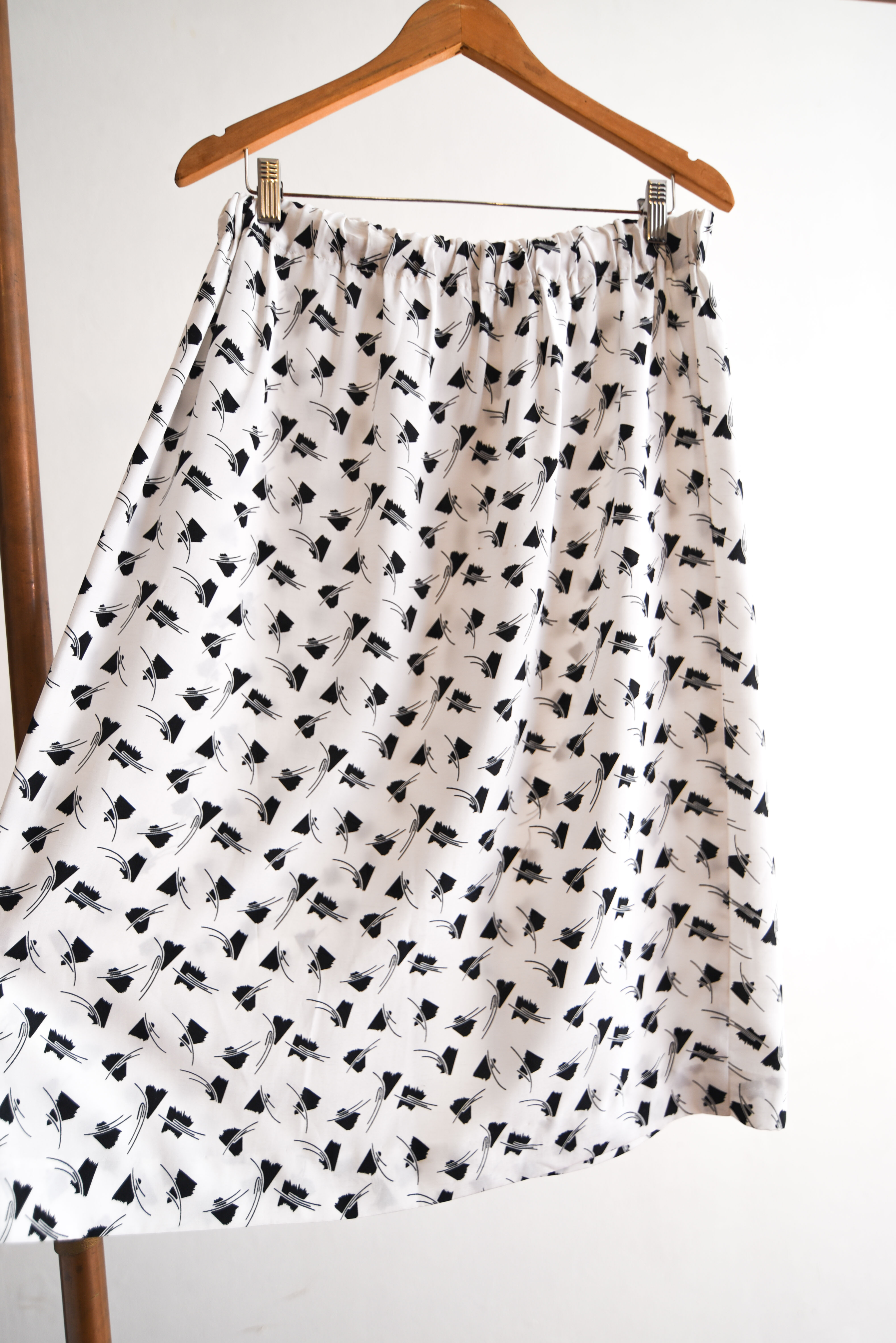 Falda midi blanca pinceladas