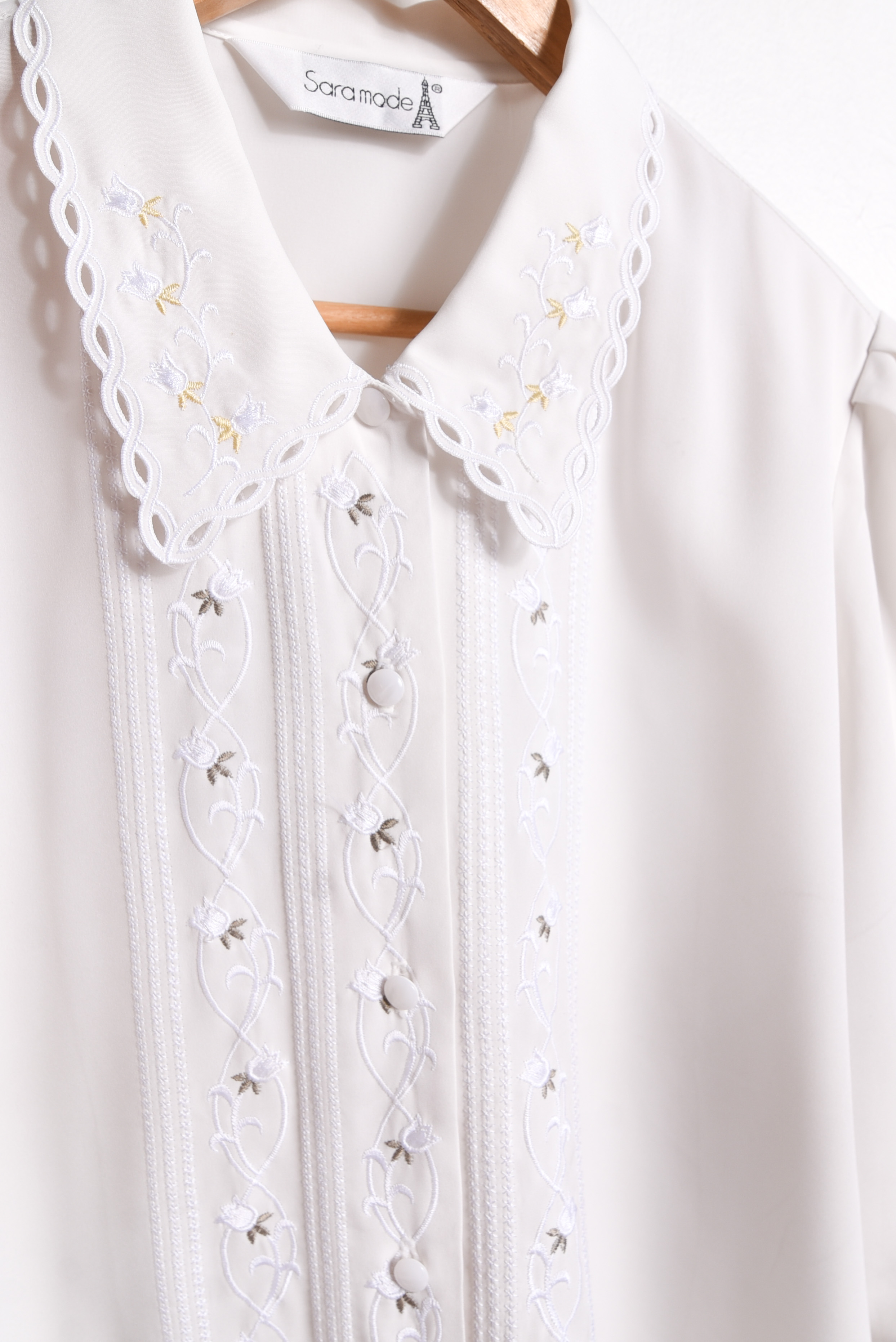 Blusa blanca bordada vintage