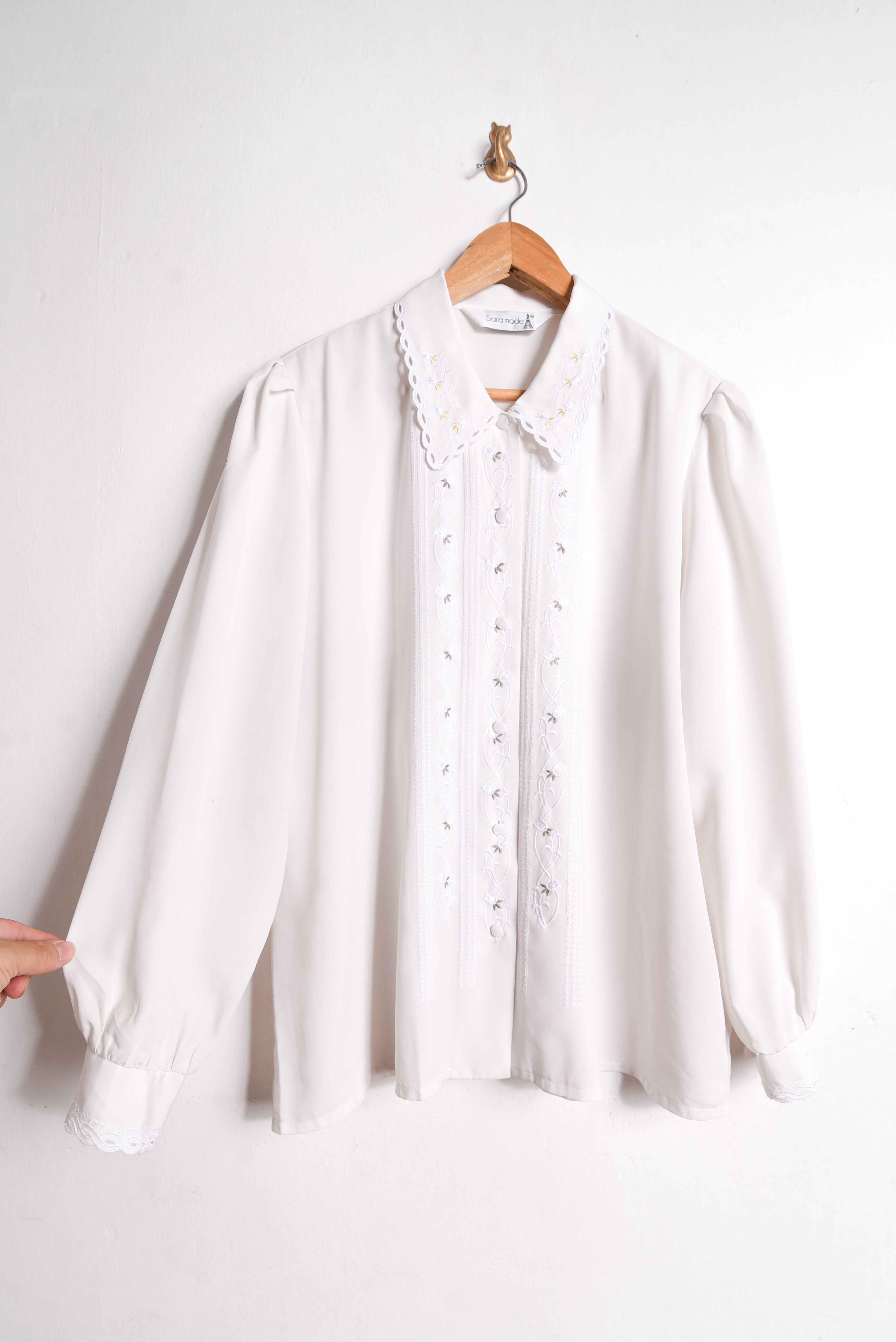 Blusa blanca bordada vintage