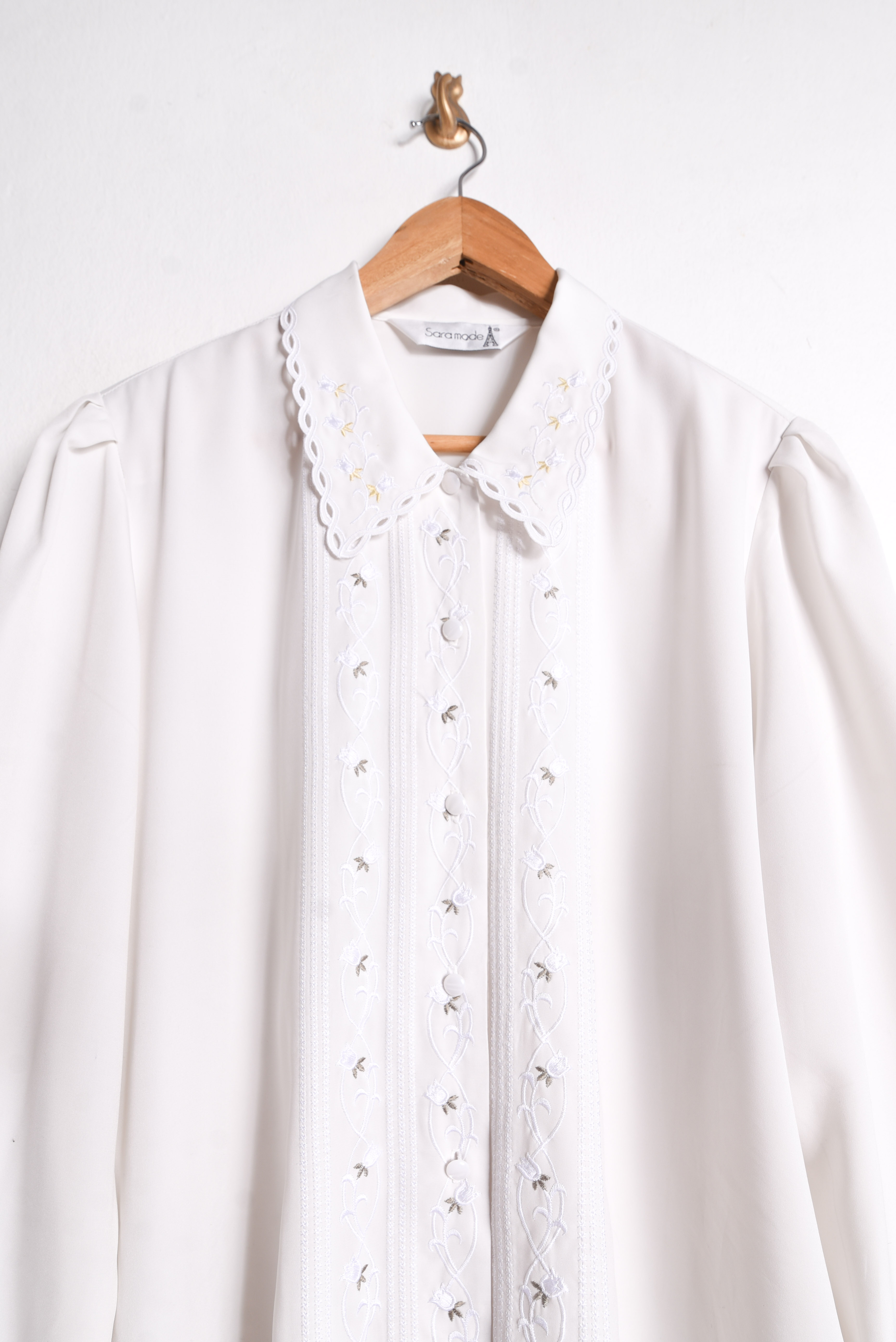 Blusa blanca bordada vintage