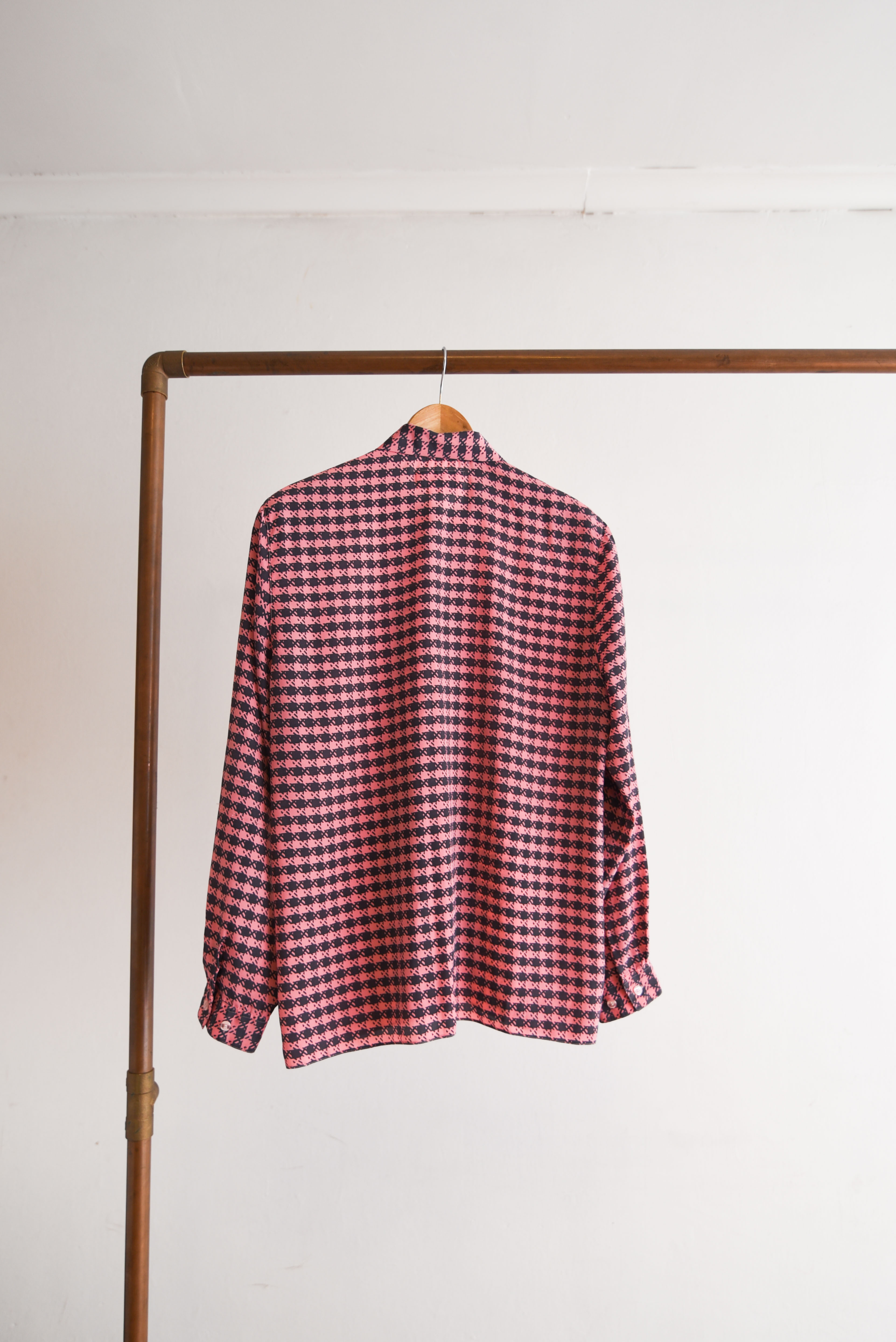 Blusa gris y rosa pata de gallo vintage