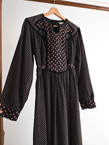 Maxi vestido negro floral quilted