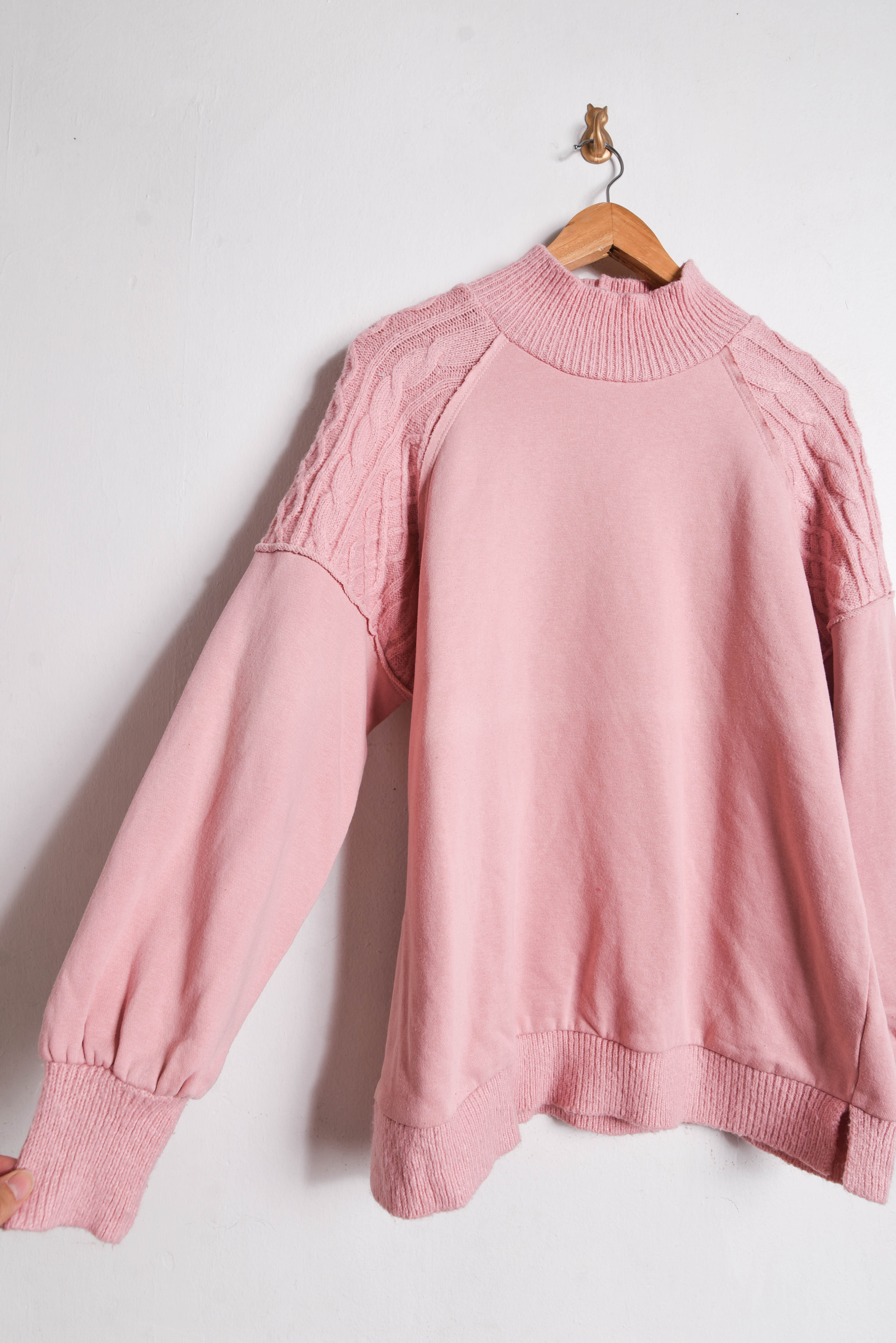 Polerón rosa palo cuello subido