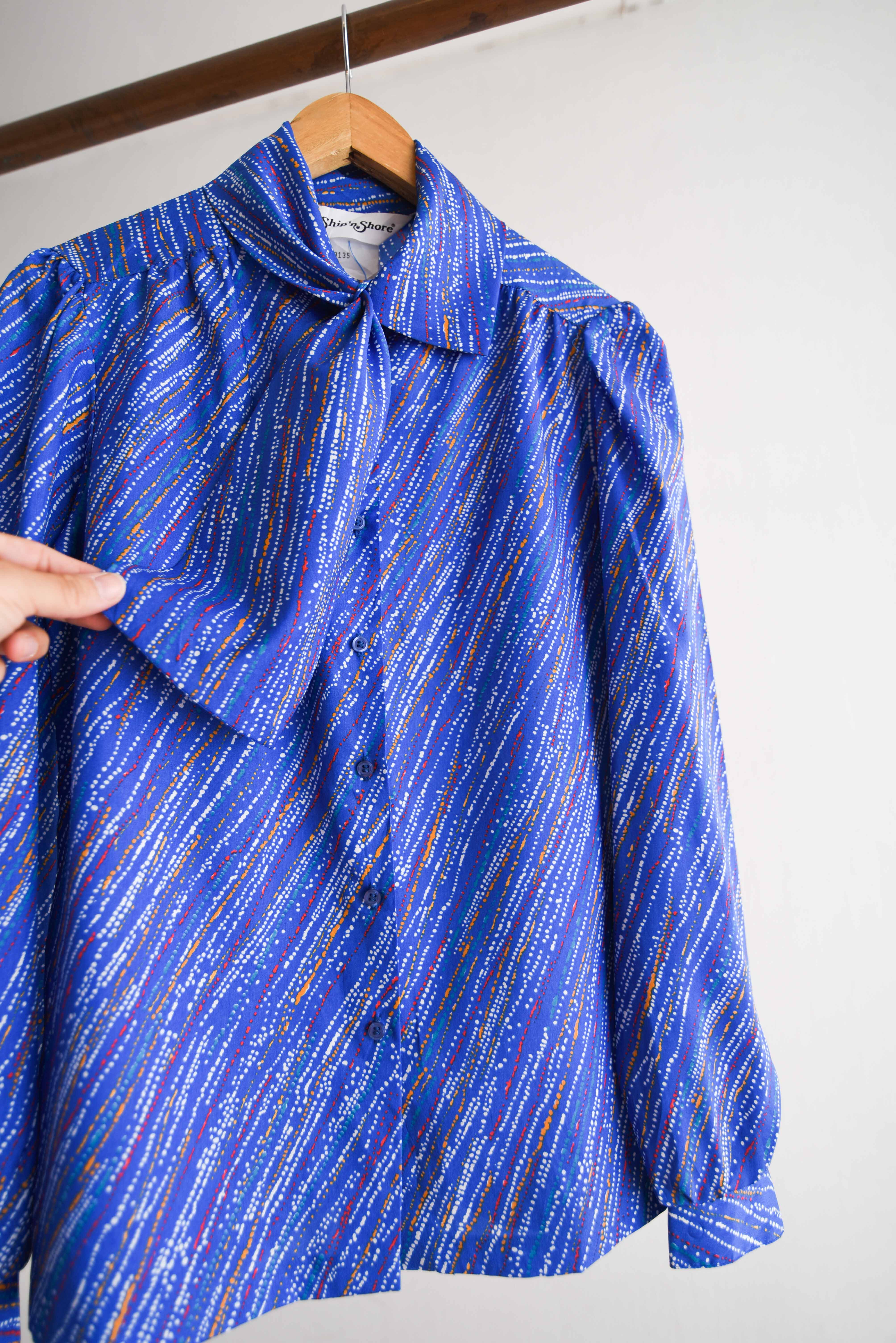 Blusa 80s azulina lazo y puntos