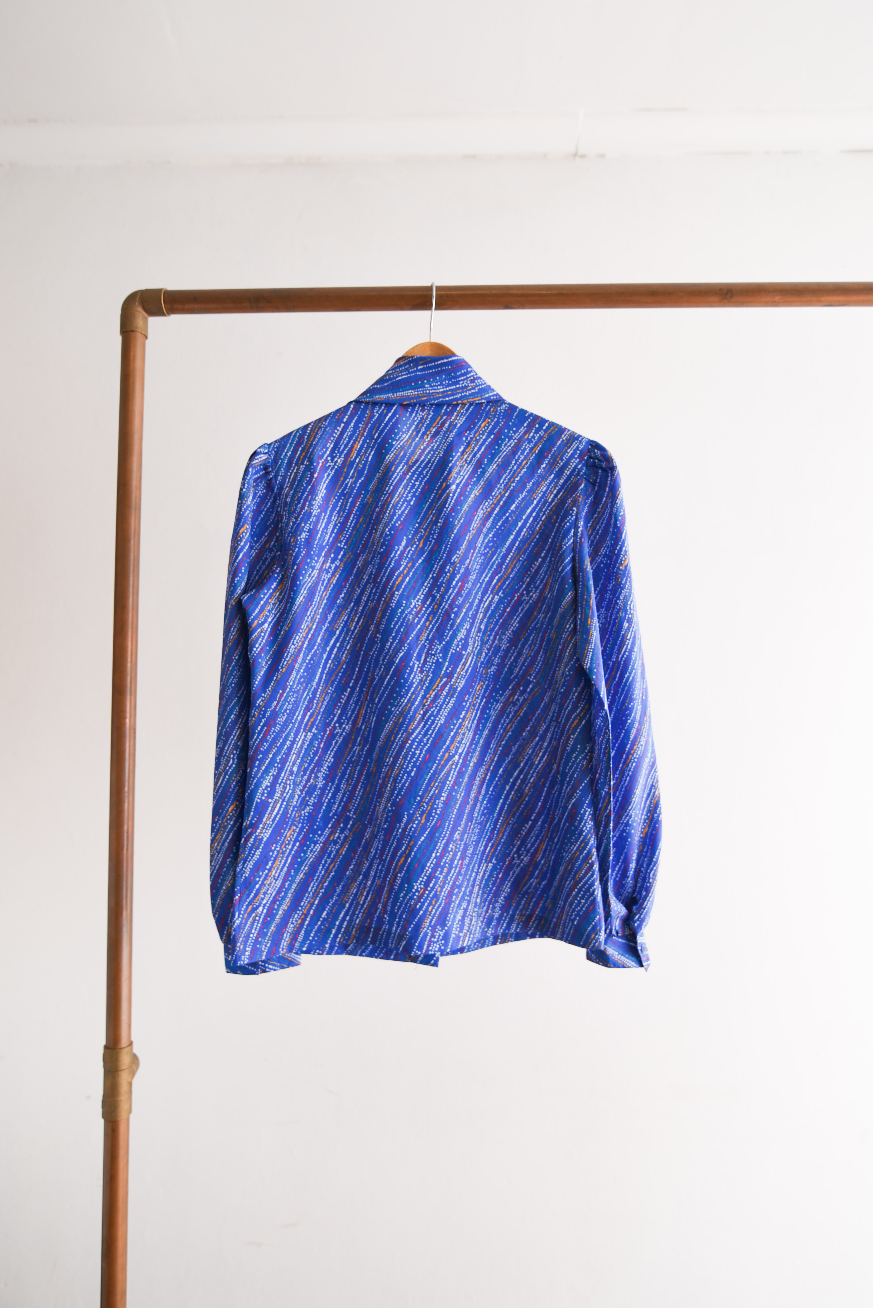 Blusa 80s azulina lazo y puntos