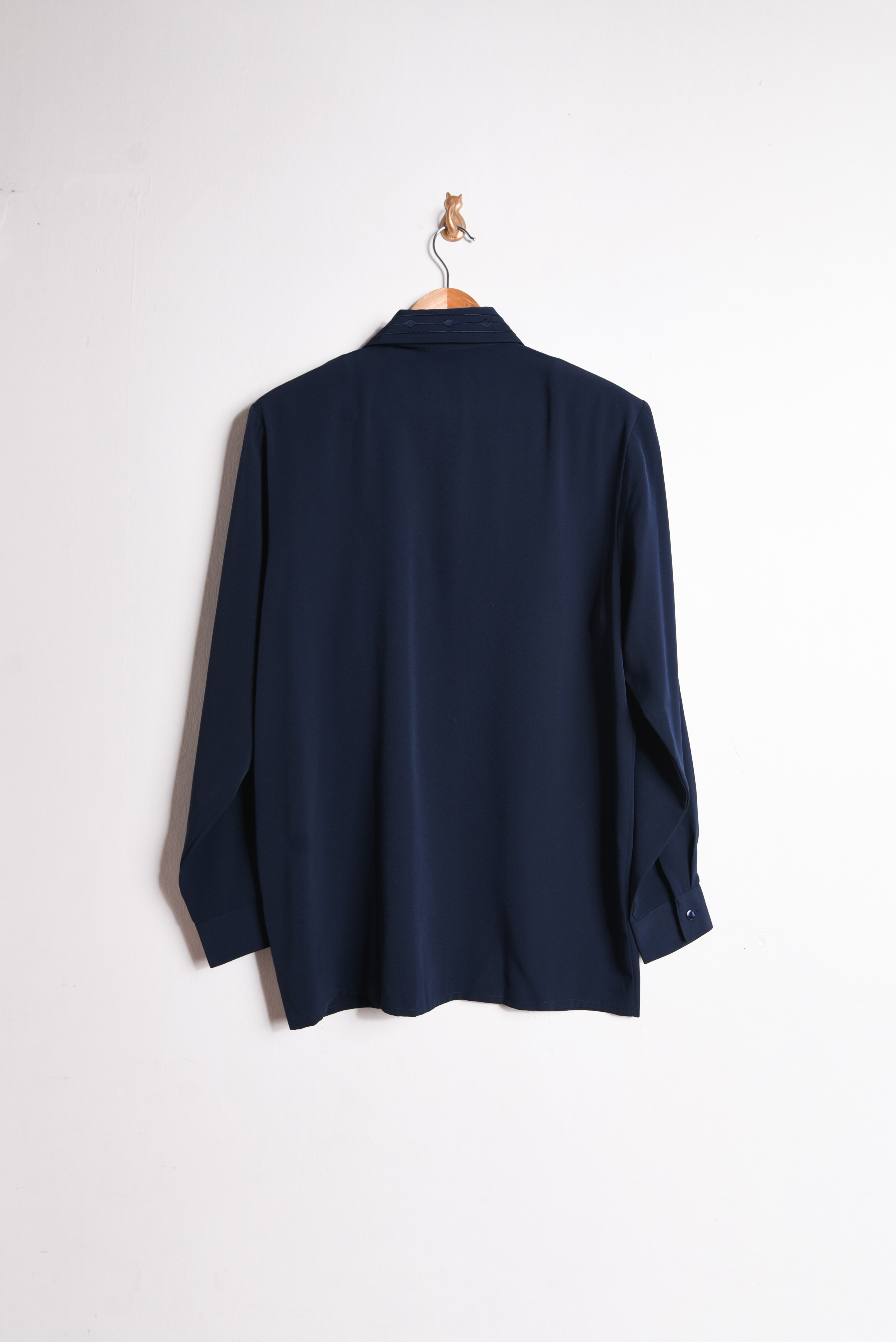 Blusa azul navy vintage bordada