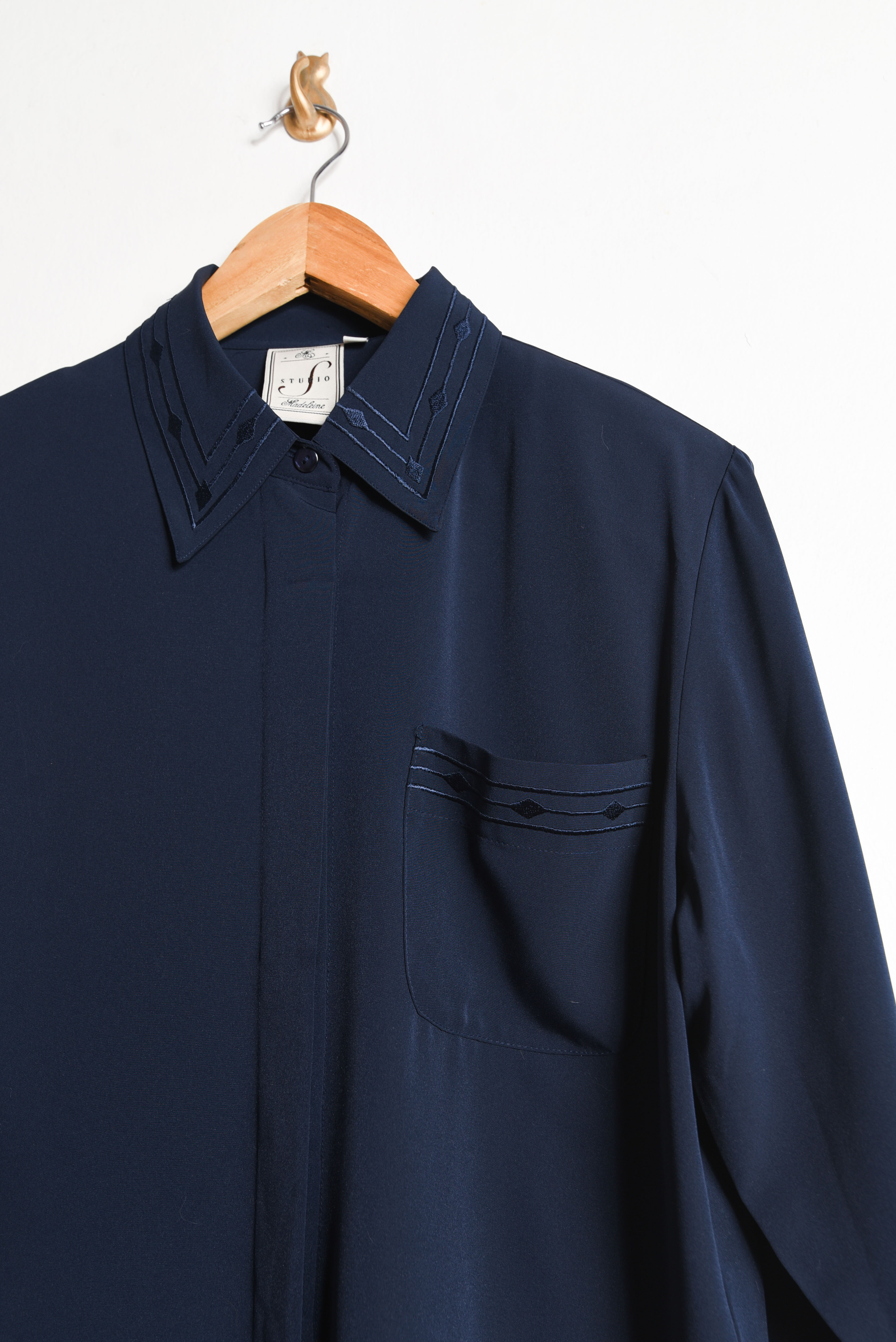 Blusa azul navy vintage bordada