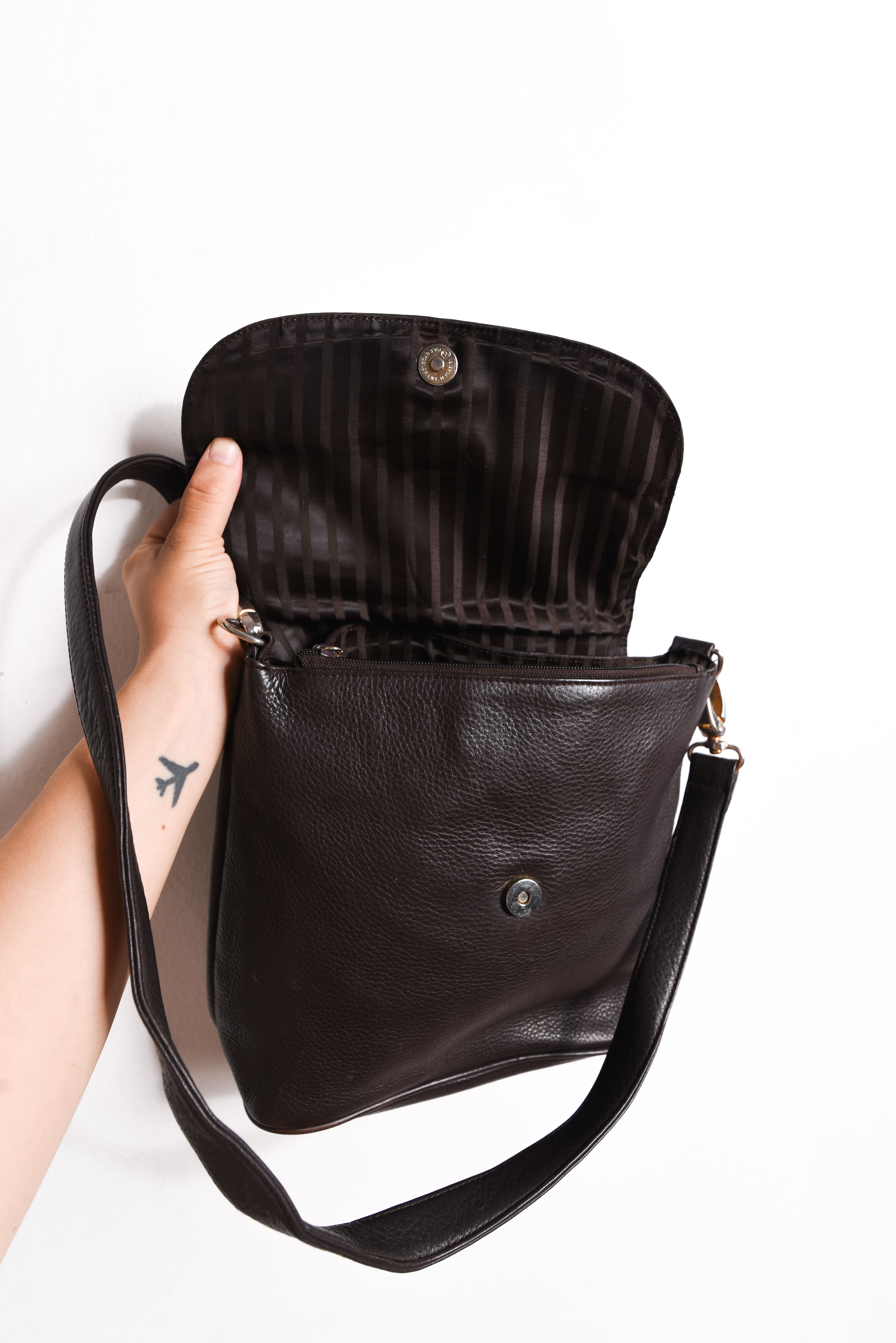 Cartera café cuero 90s